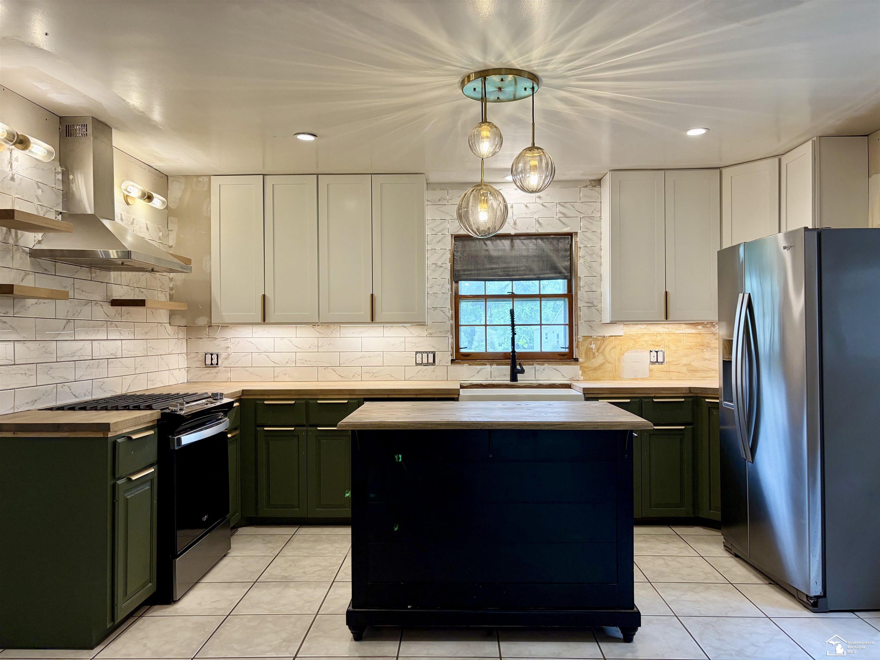 1090 Cole Road Property Photo 4