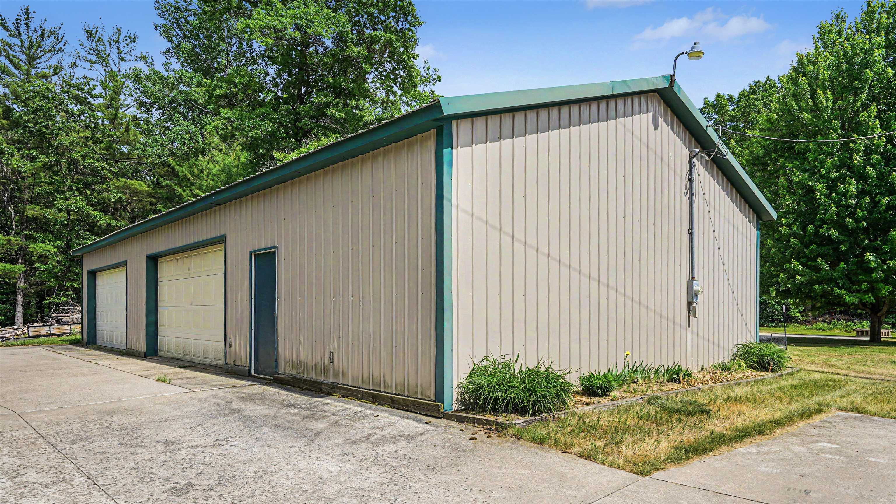 4181 Edgewater Drive Property Photo 4