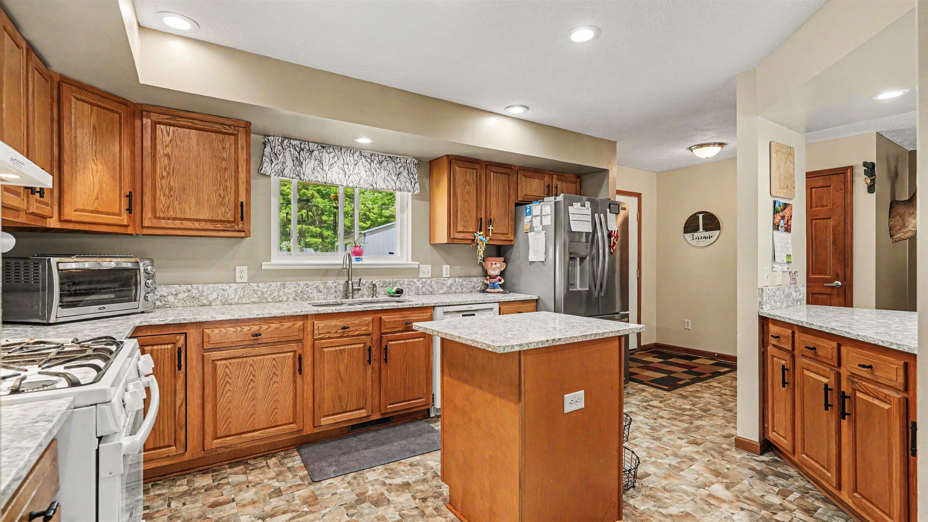 4181 Edgewater Drive Property Photo 13