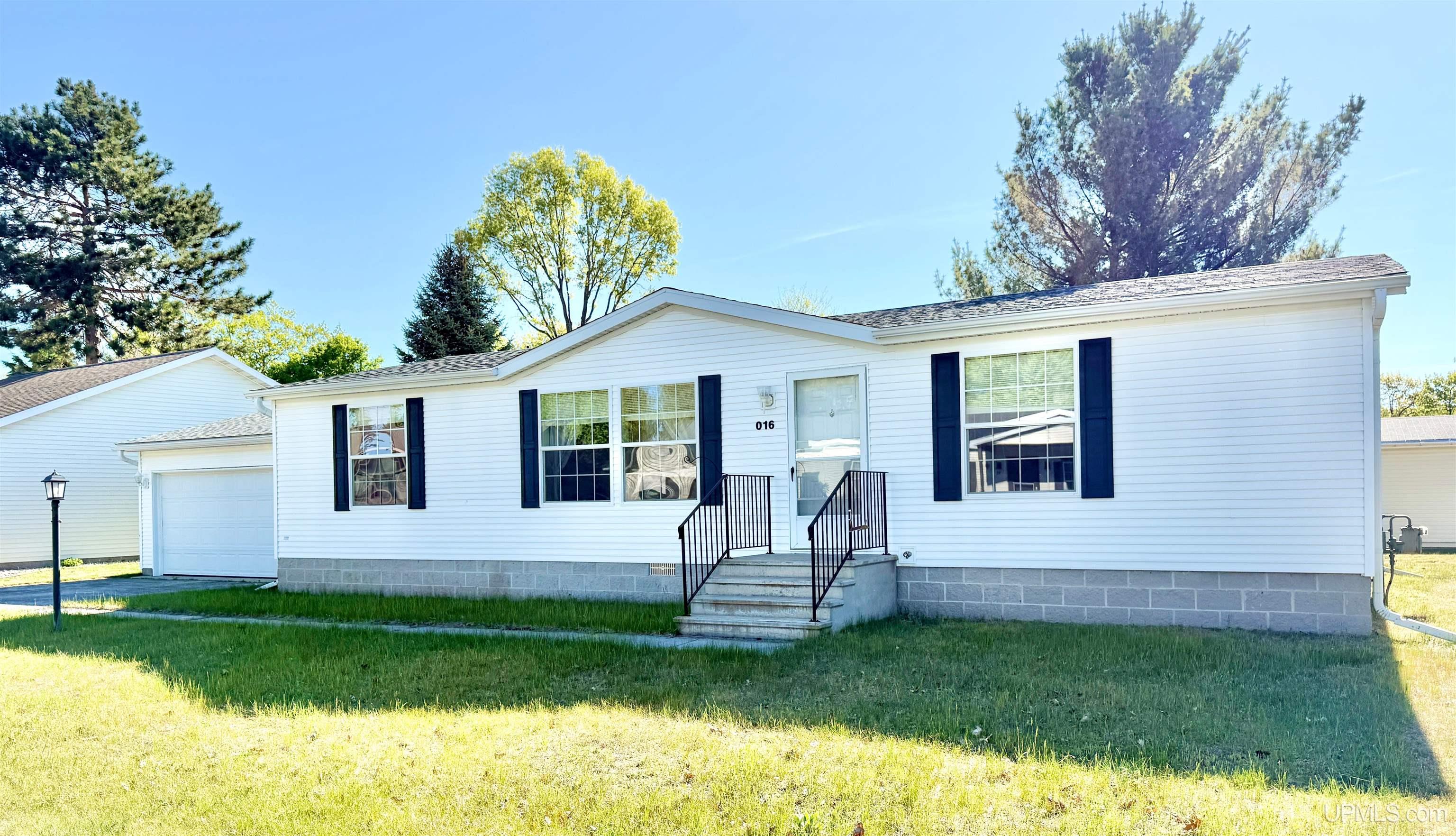 16 Kenneally Boulevard Property Photo 1