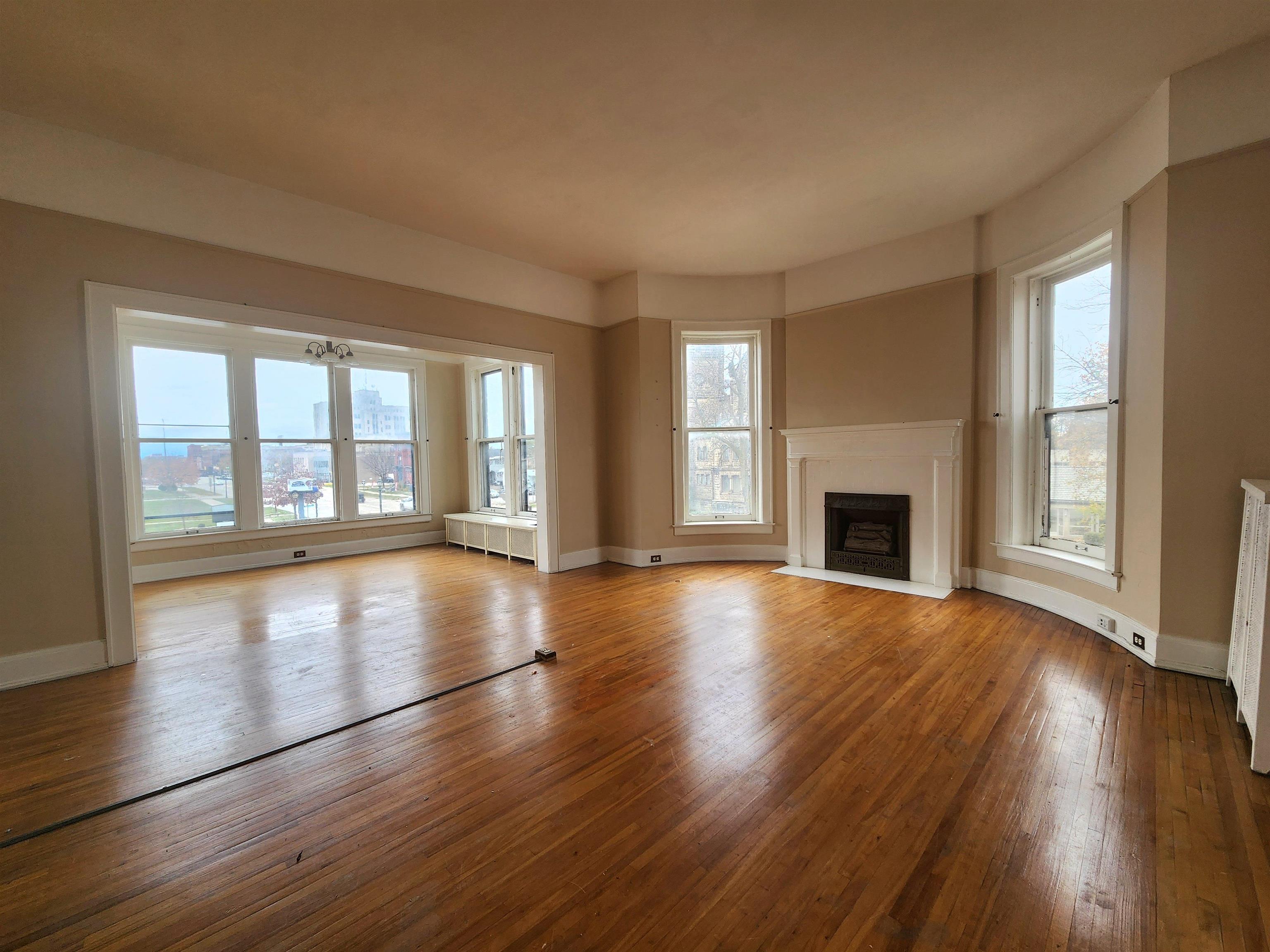 814 Center Apt D Avenue Property Photo 2