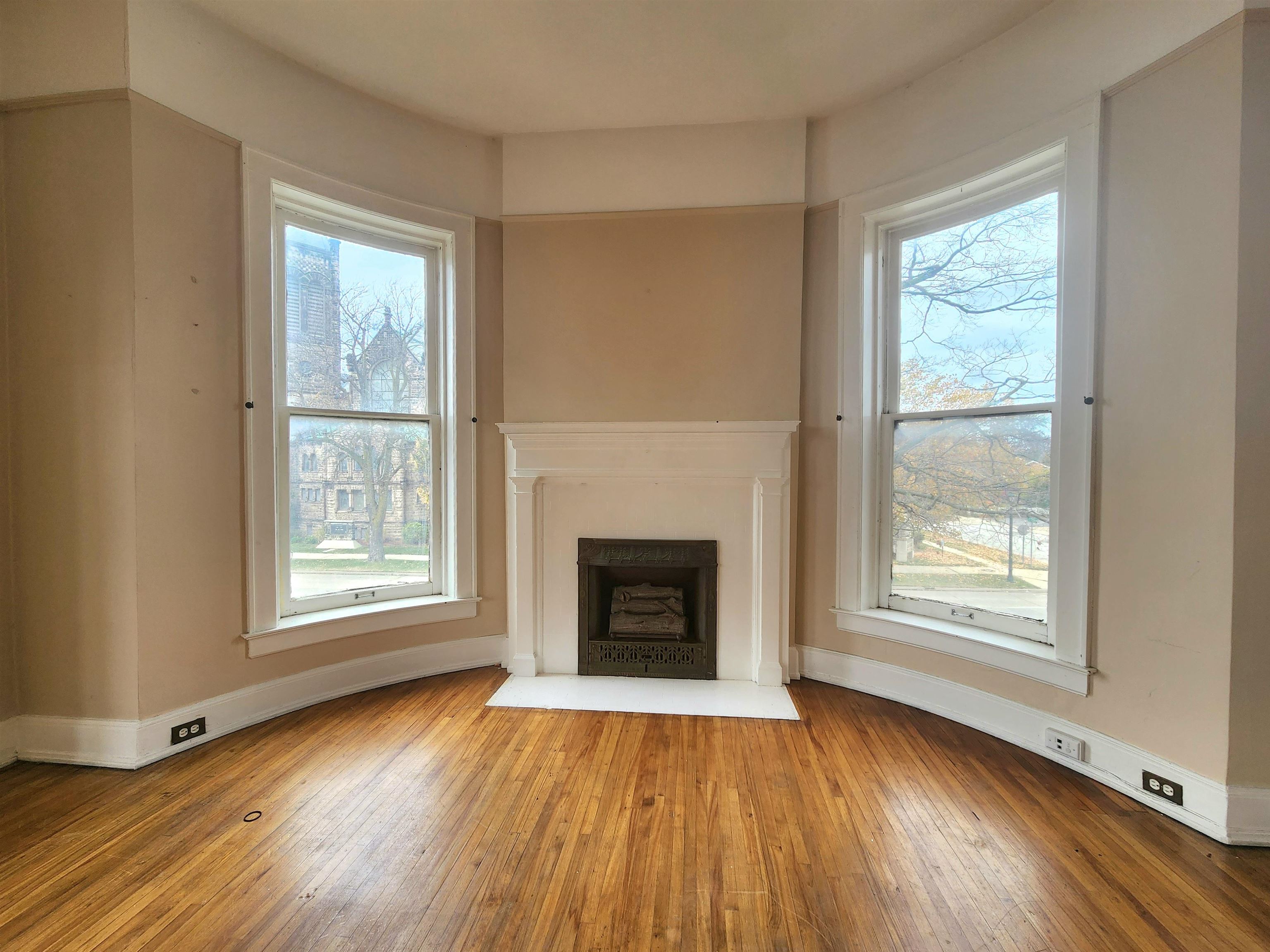 814 Center Apt D Avenue Property Photo 3