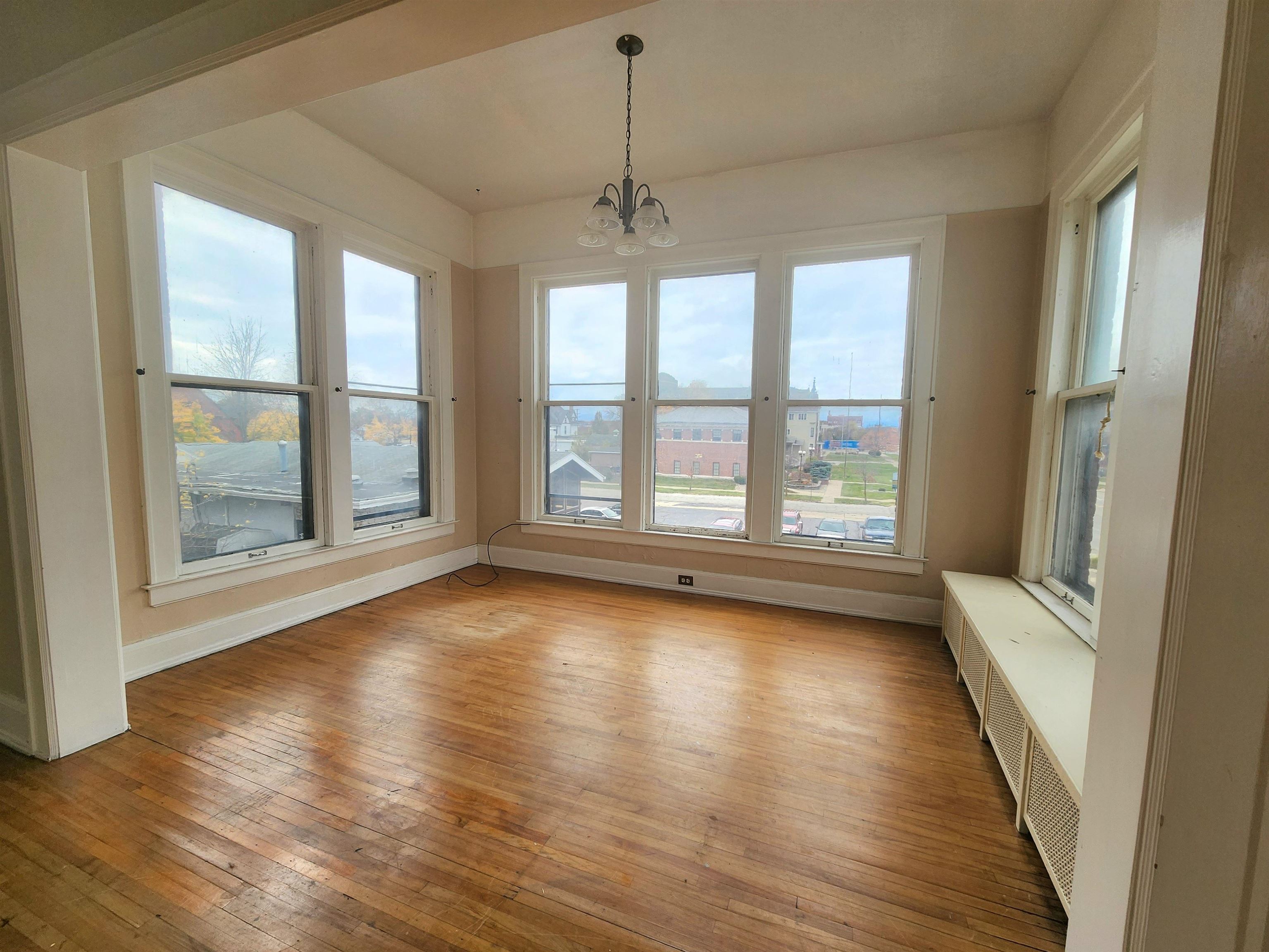 814 Center Apt D Avenue Property Photo 5
