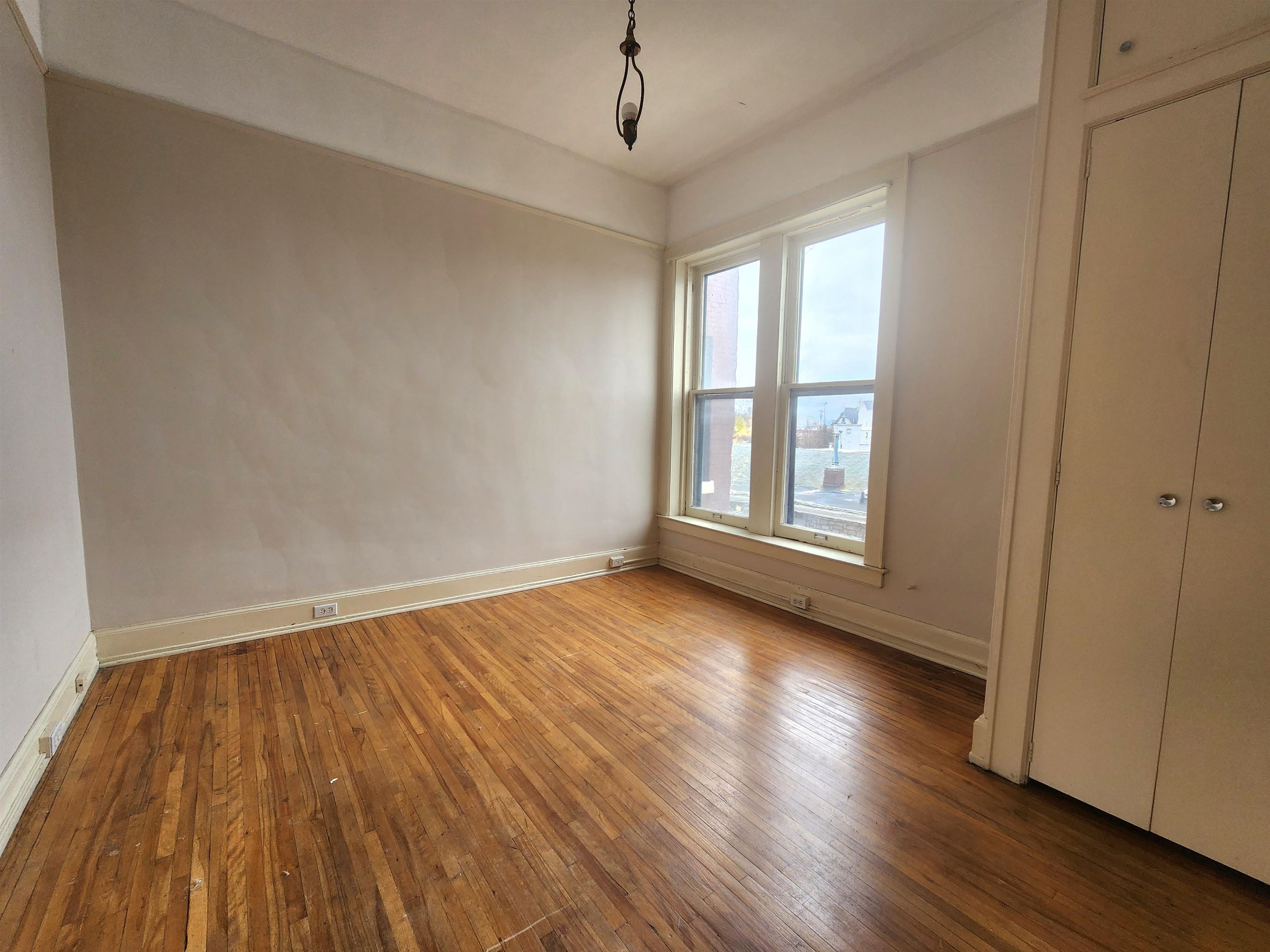 814 Center Apt D Avenue Property Photo 6