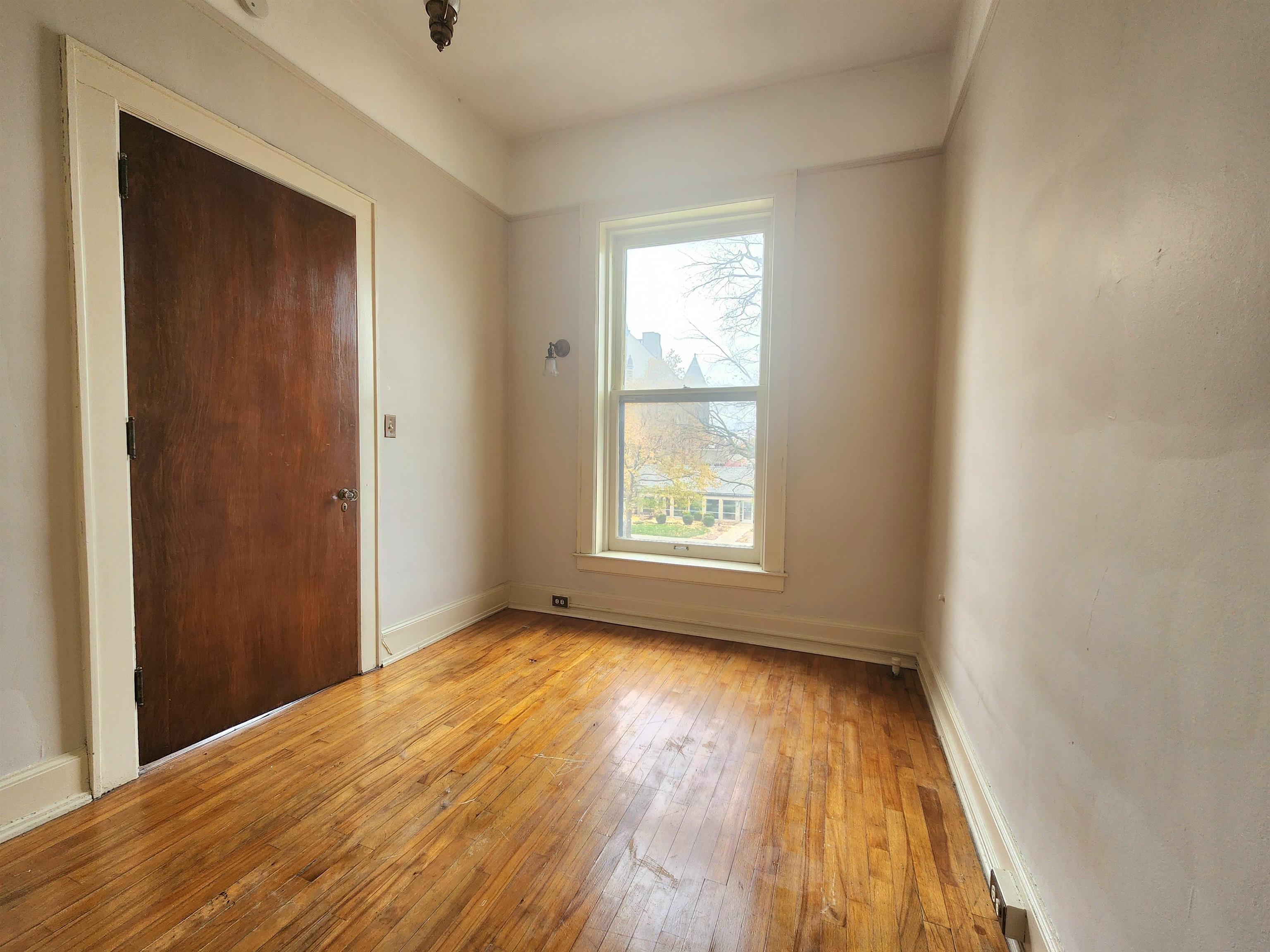 814 Center Apt D Avenue Property Photo 9