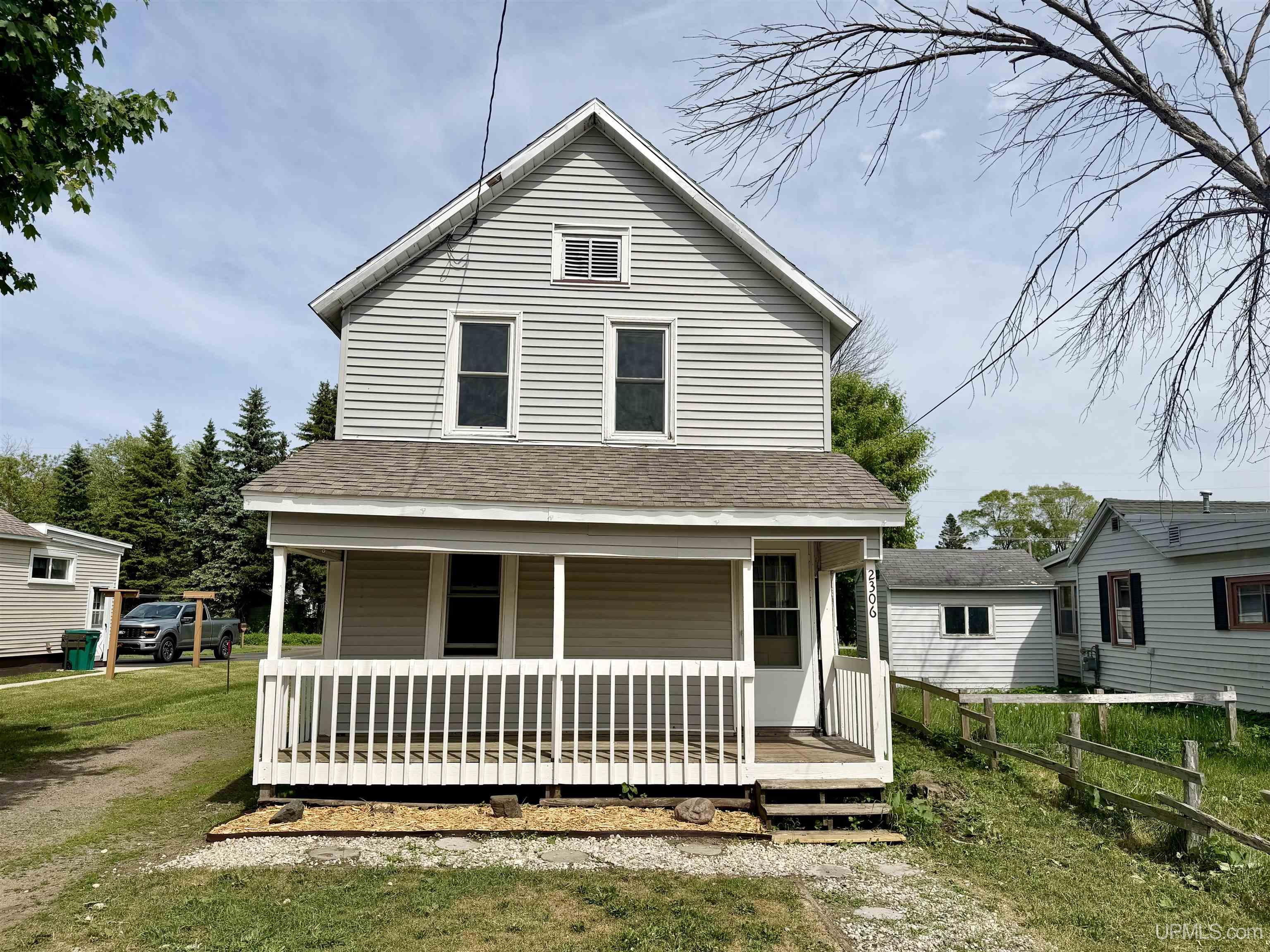 2306 Fitch Avenue Property Photo 2