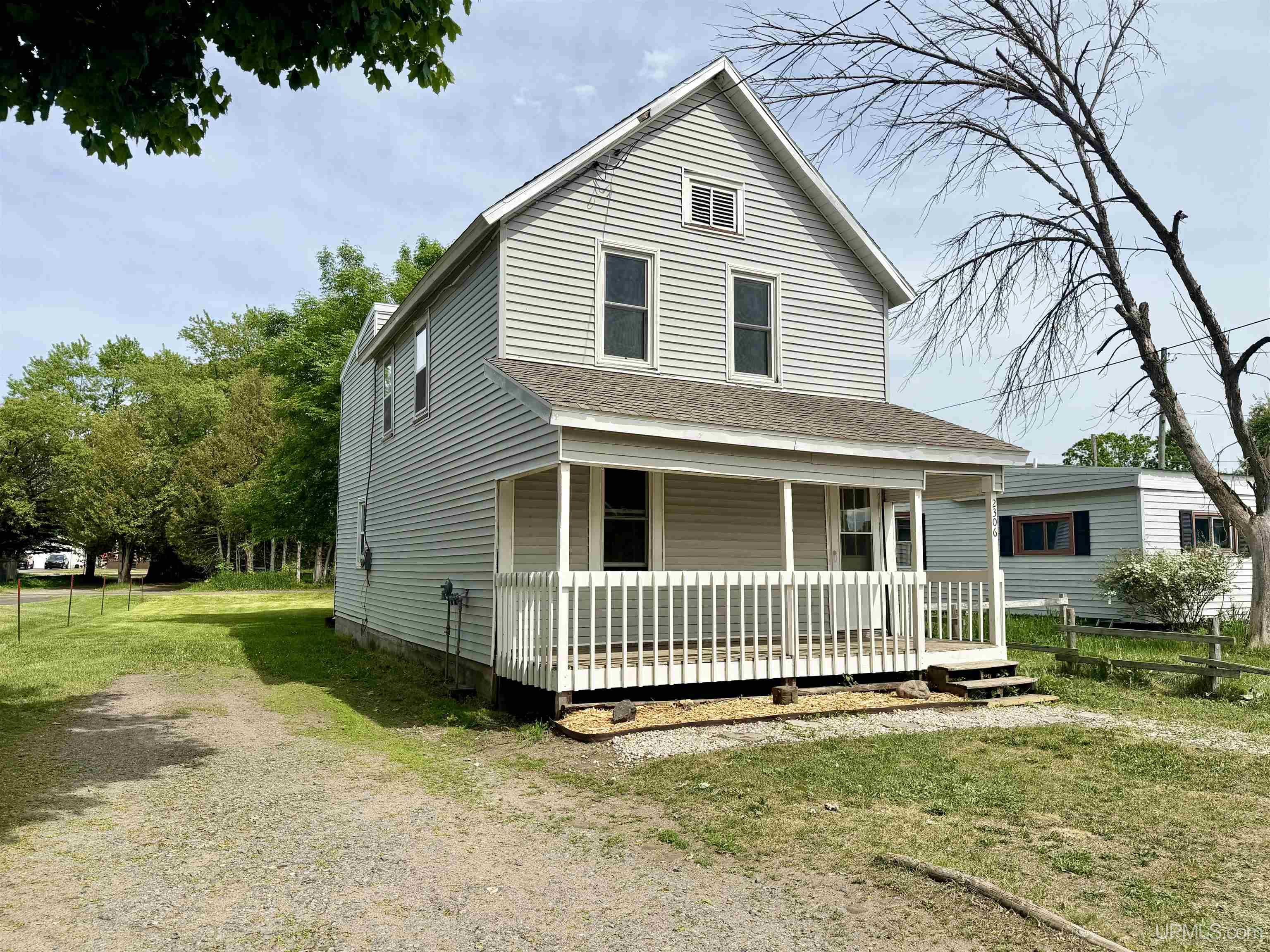 2306 Fitch Avenue Property Photo 3
