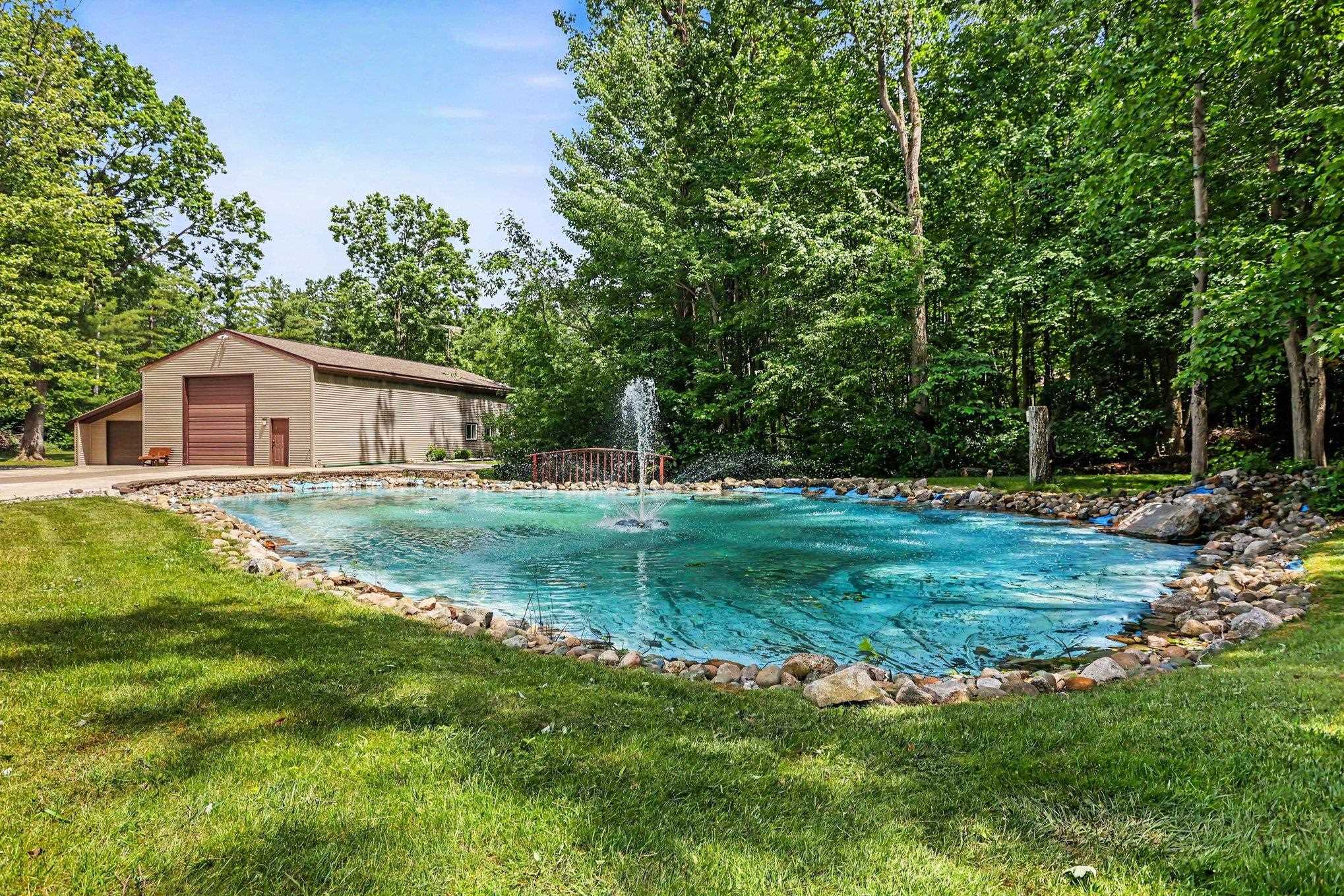 2632 E Pineoak Court Property Photo 4
