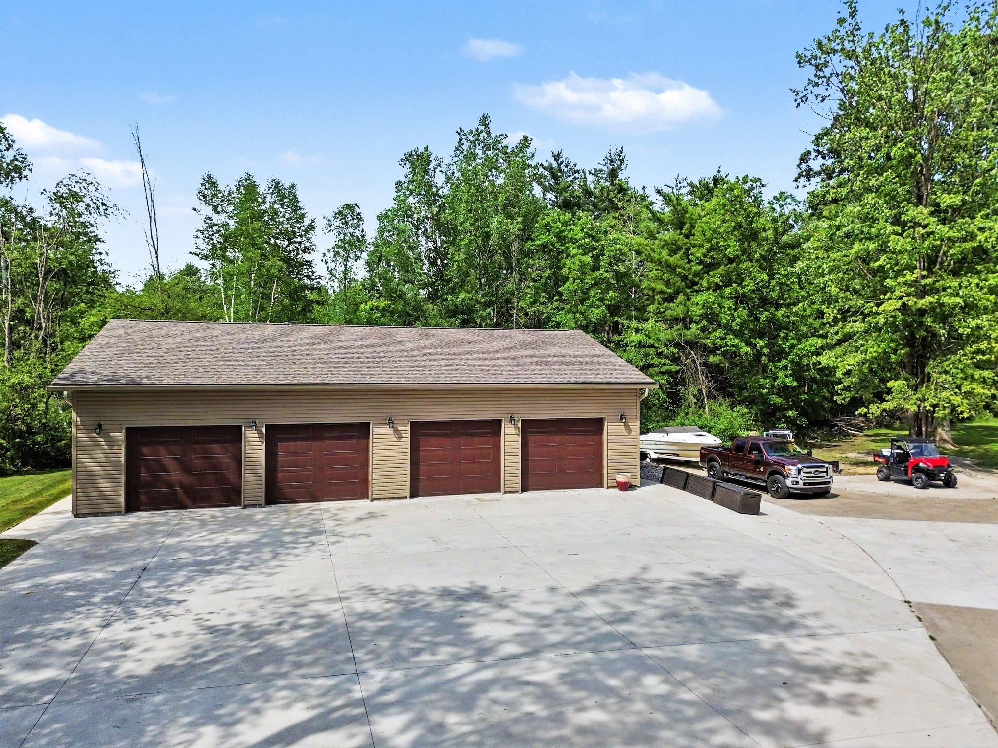 2632 E Pineoak Court Property Photo 5