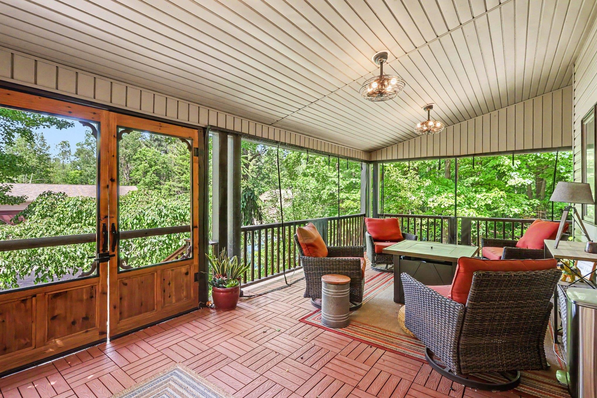 2632 E Pineoak Court Property Photo 8