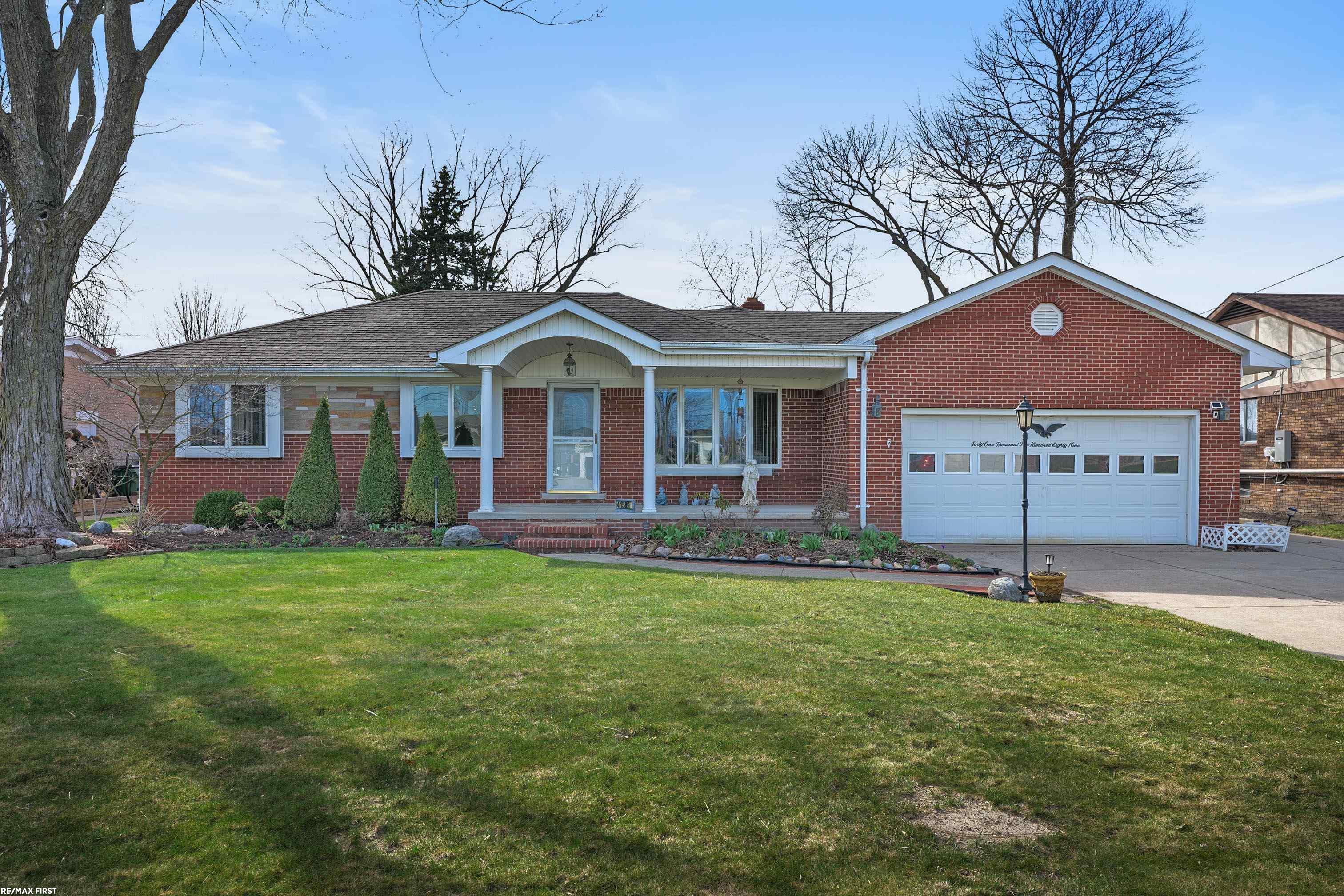 41589 Windmill Street