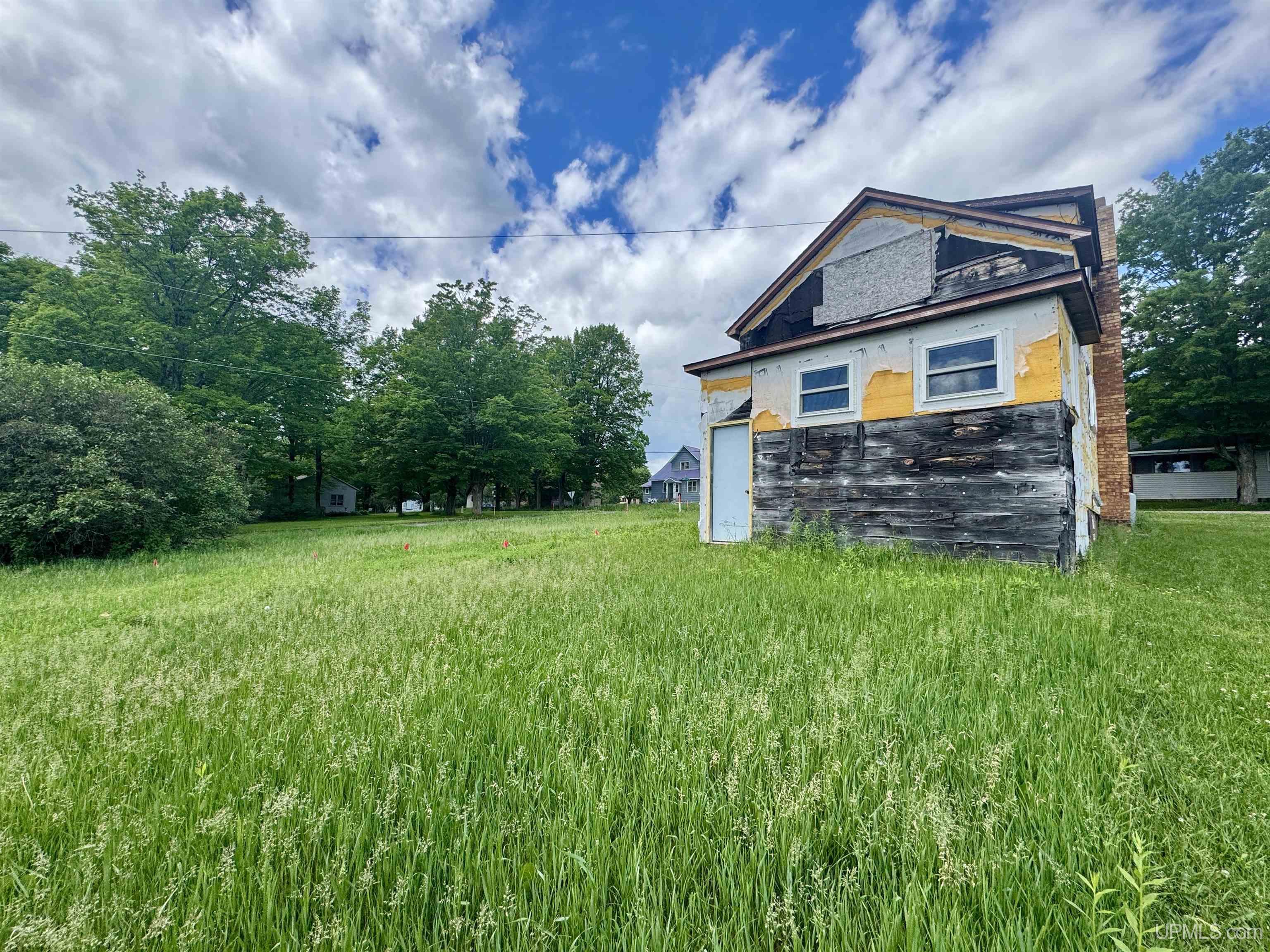 417 3rd Street Property Photo 2