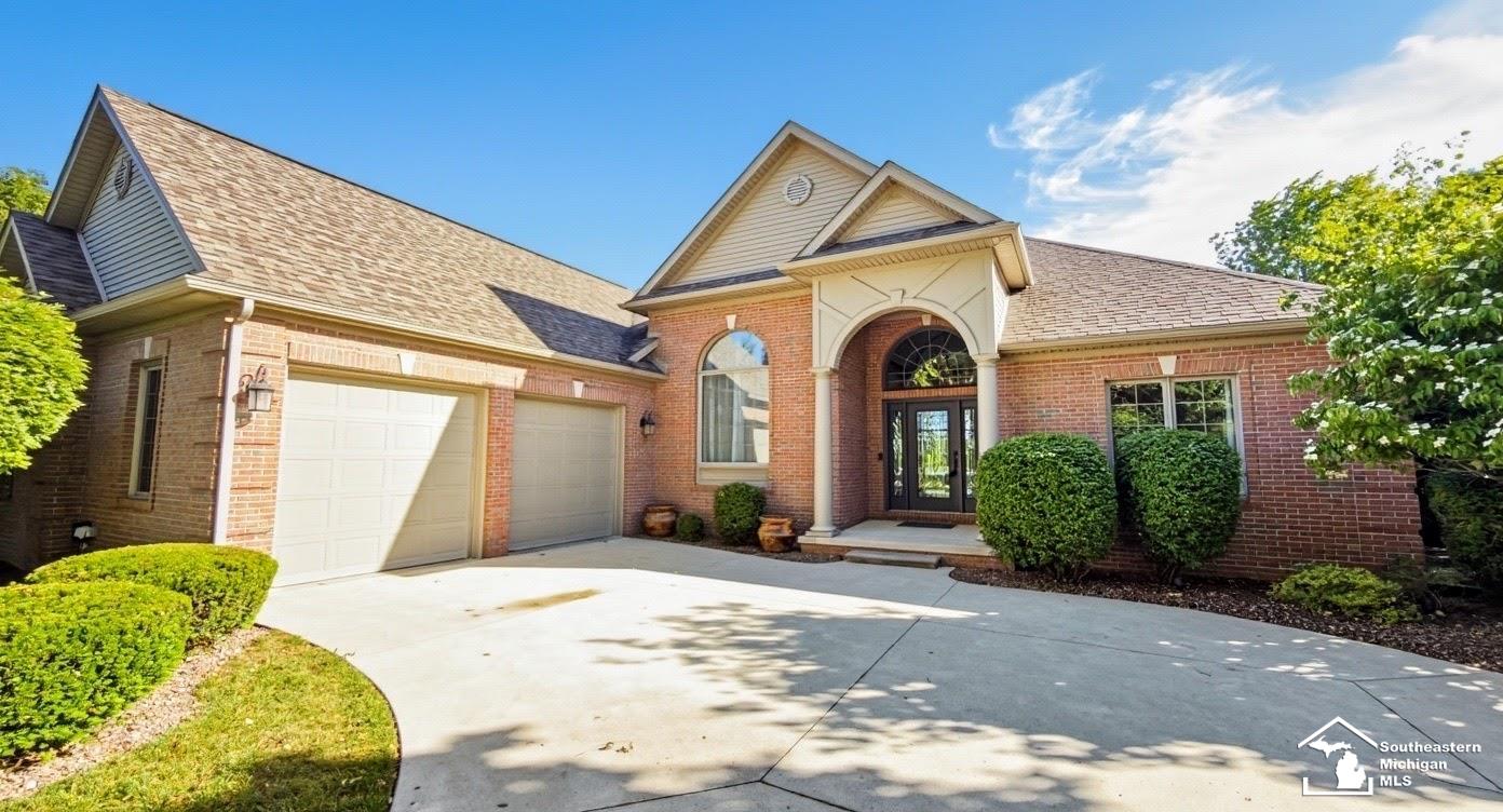 1009 Regents Park Drive Property Photo 1