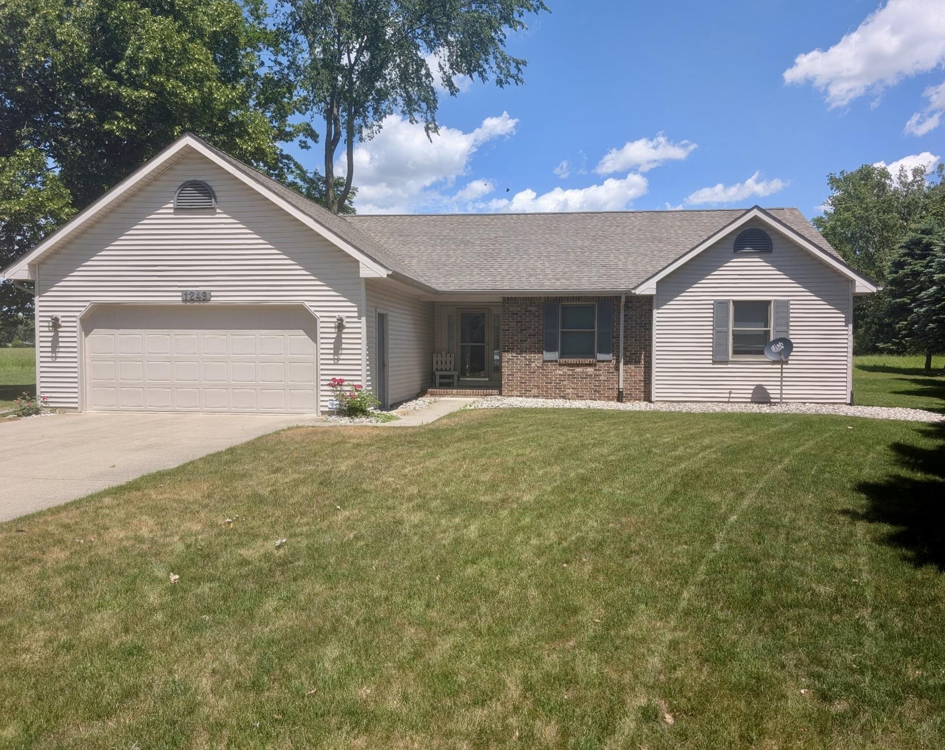 1249 E Oakdale Circle Property Photo 1