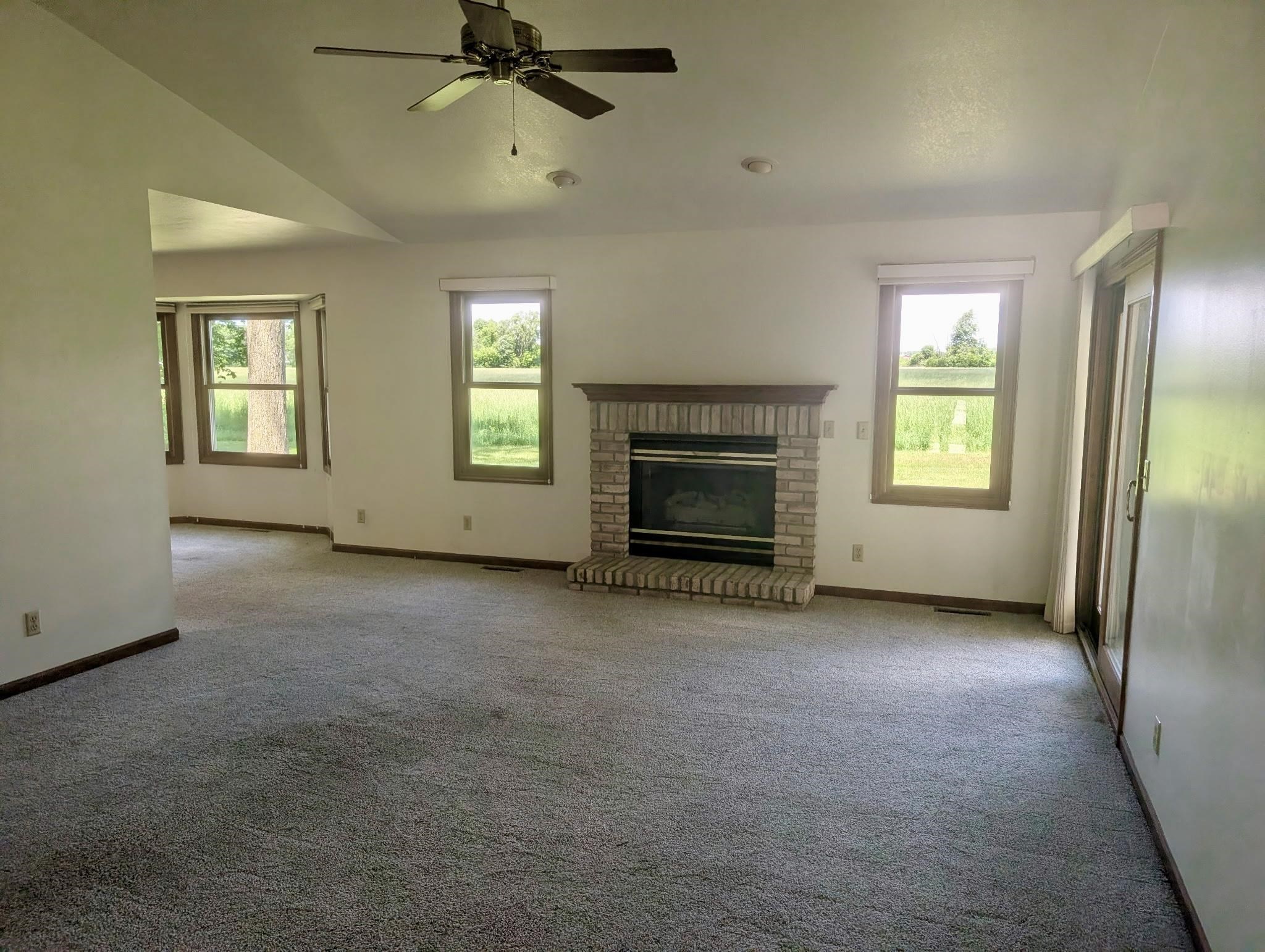 1249 E Oakdale Circle Property Photo 2