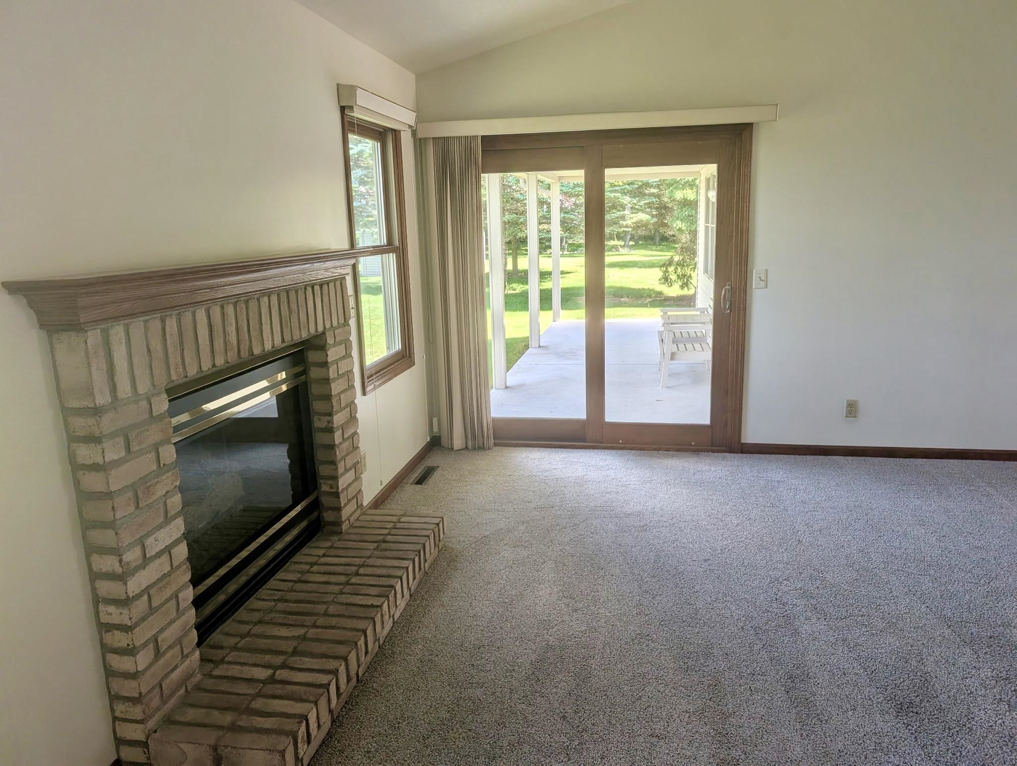 1249 E Oakdale Circle Property Photo 3