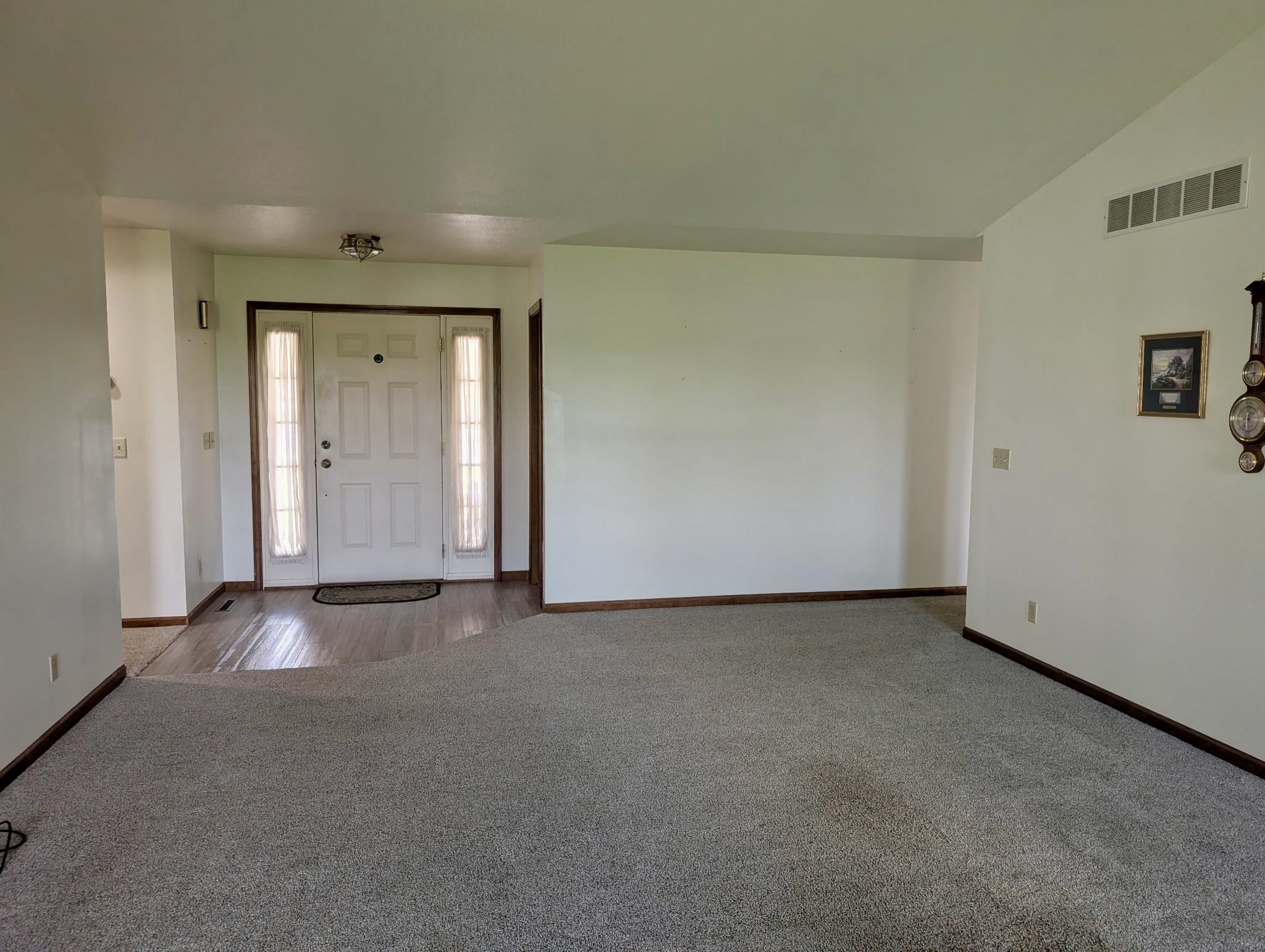 1249 E Oakdale Circle Property Photo 4
