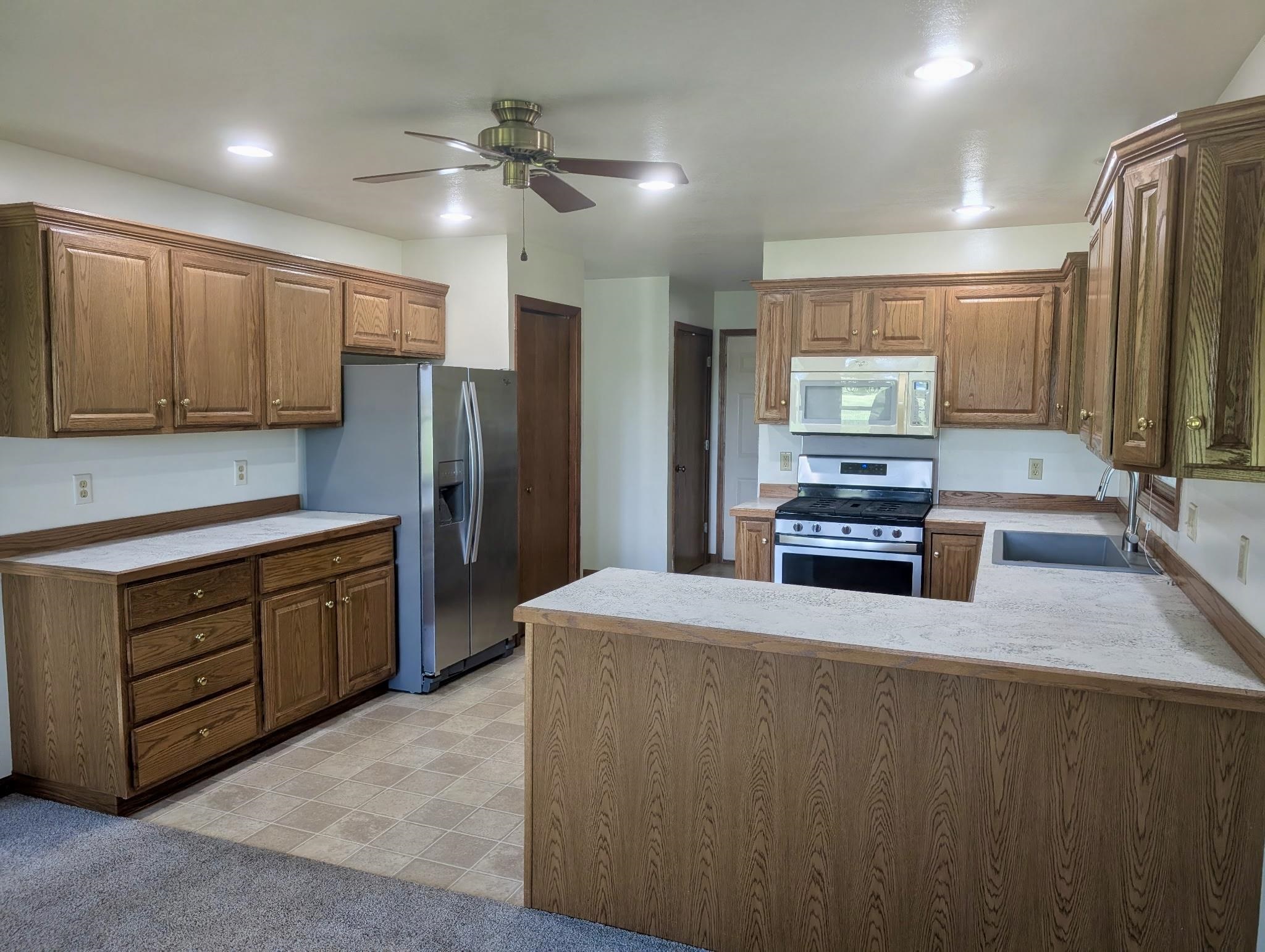 1249 E Oakdale Circle Property Photo 5
