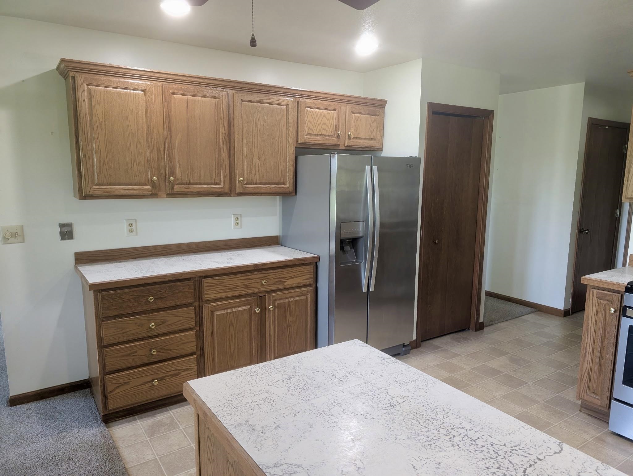 1249 E Oakdale Circle Property Photo 6