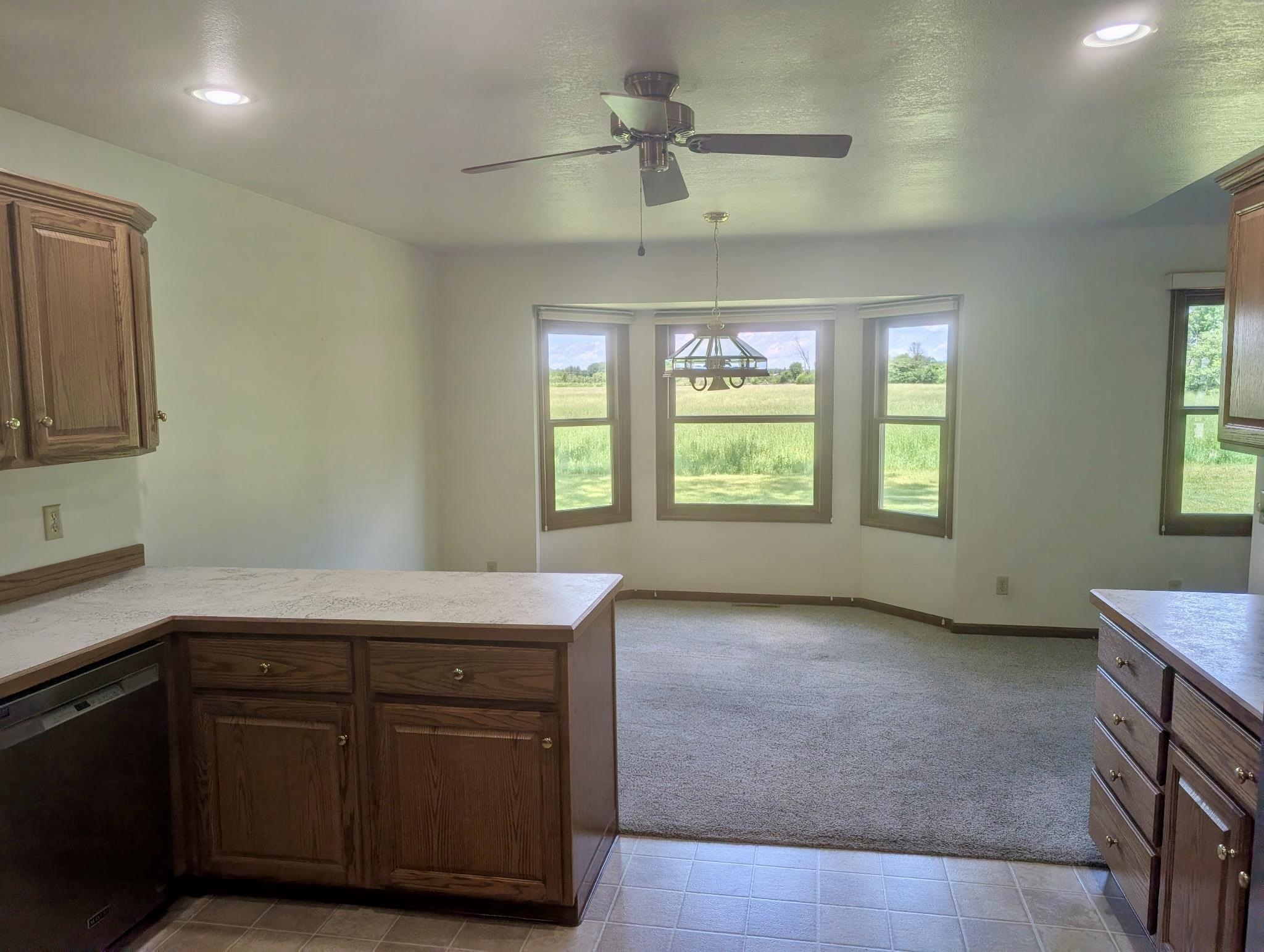 1249 E Oakdale Circle Property Photo 7