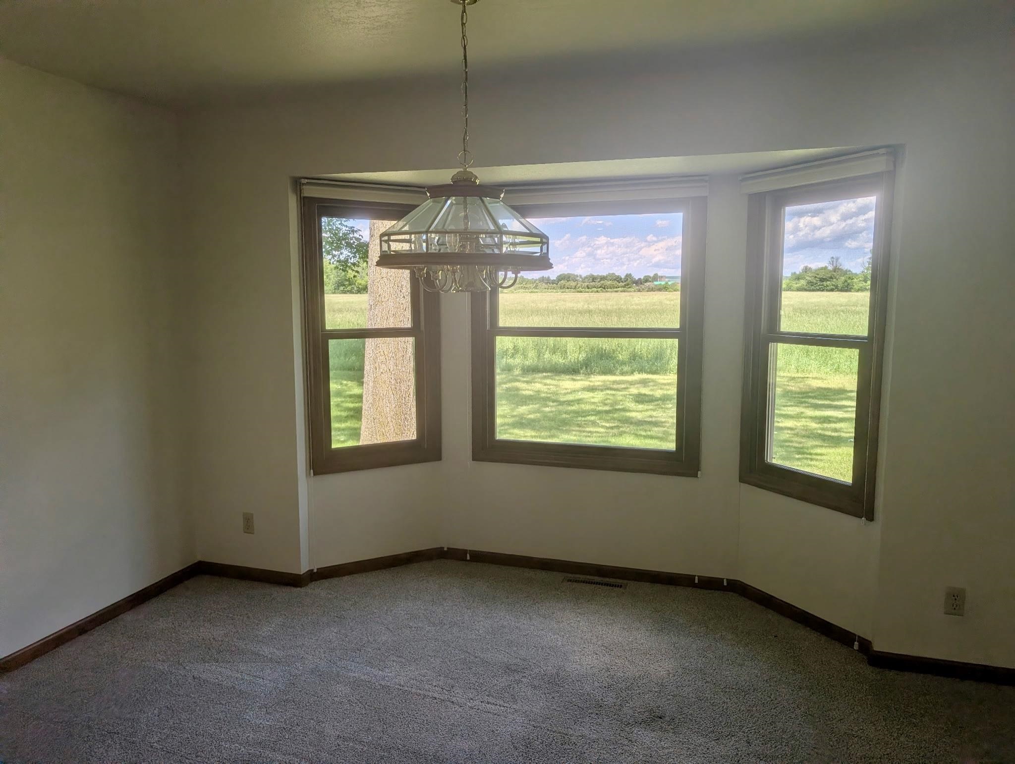 1249 E Oakdale Circle Property Photo 8