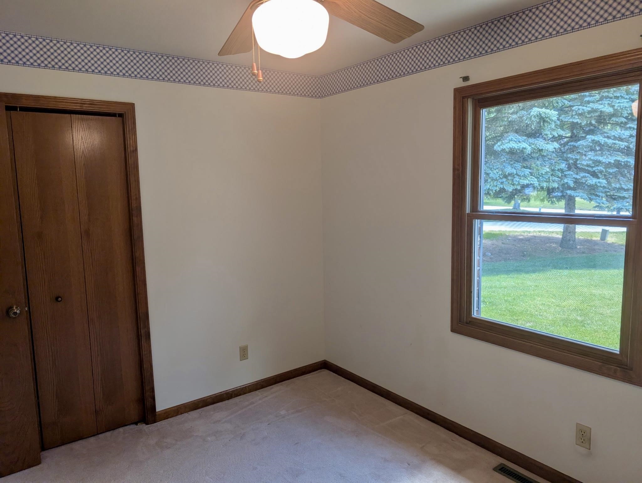 1249 E Oakdale Circle Property Photo 10