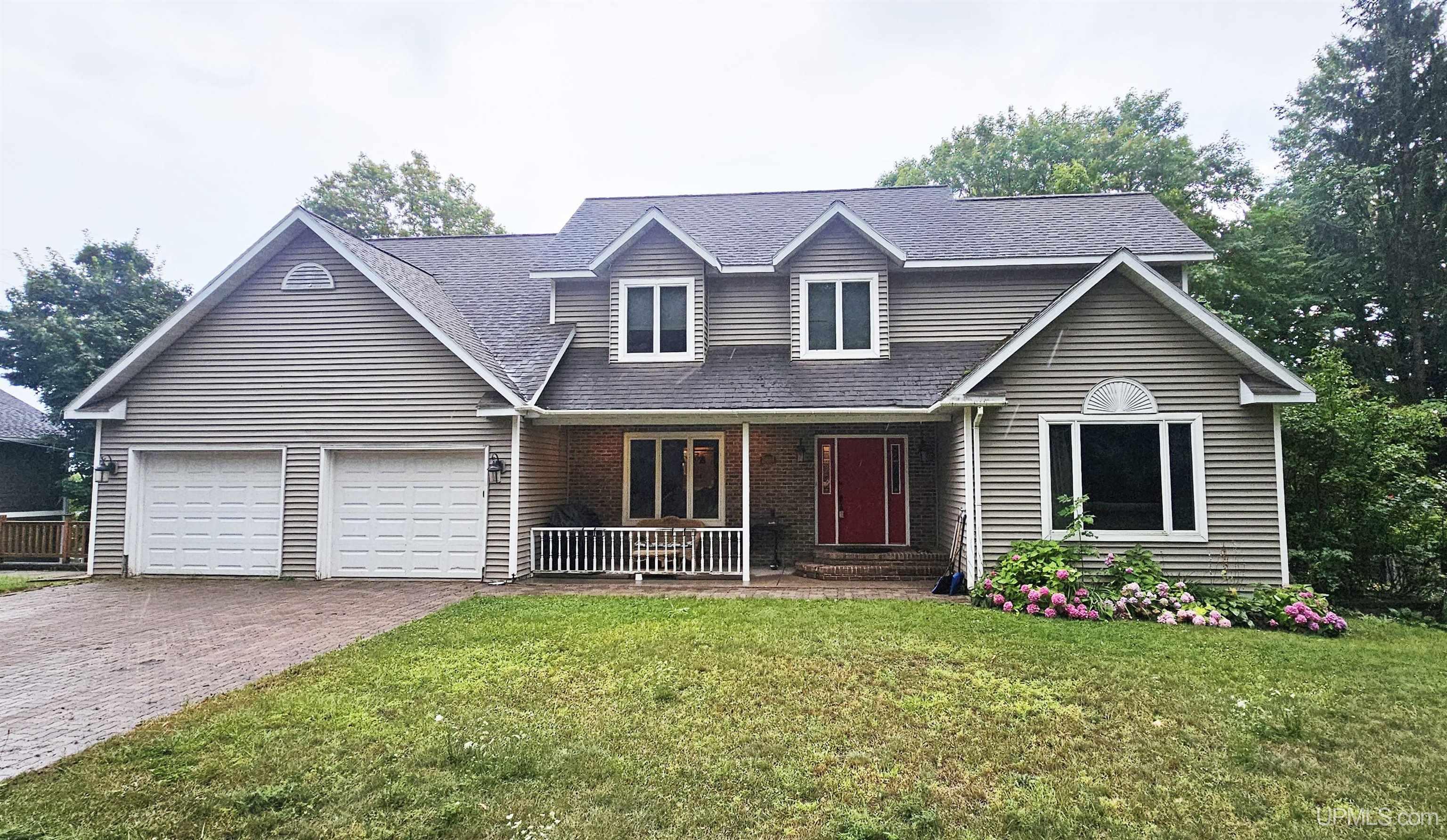 19869 Lakeview Drive Property Photo 1