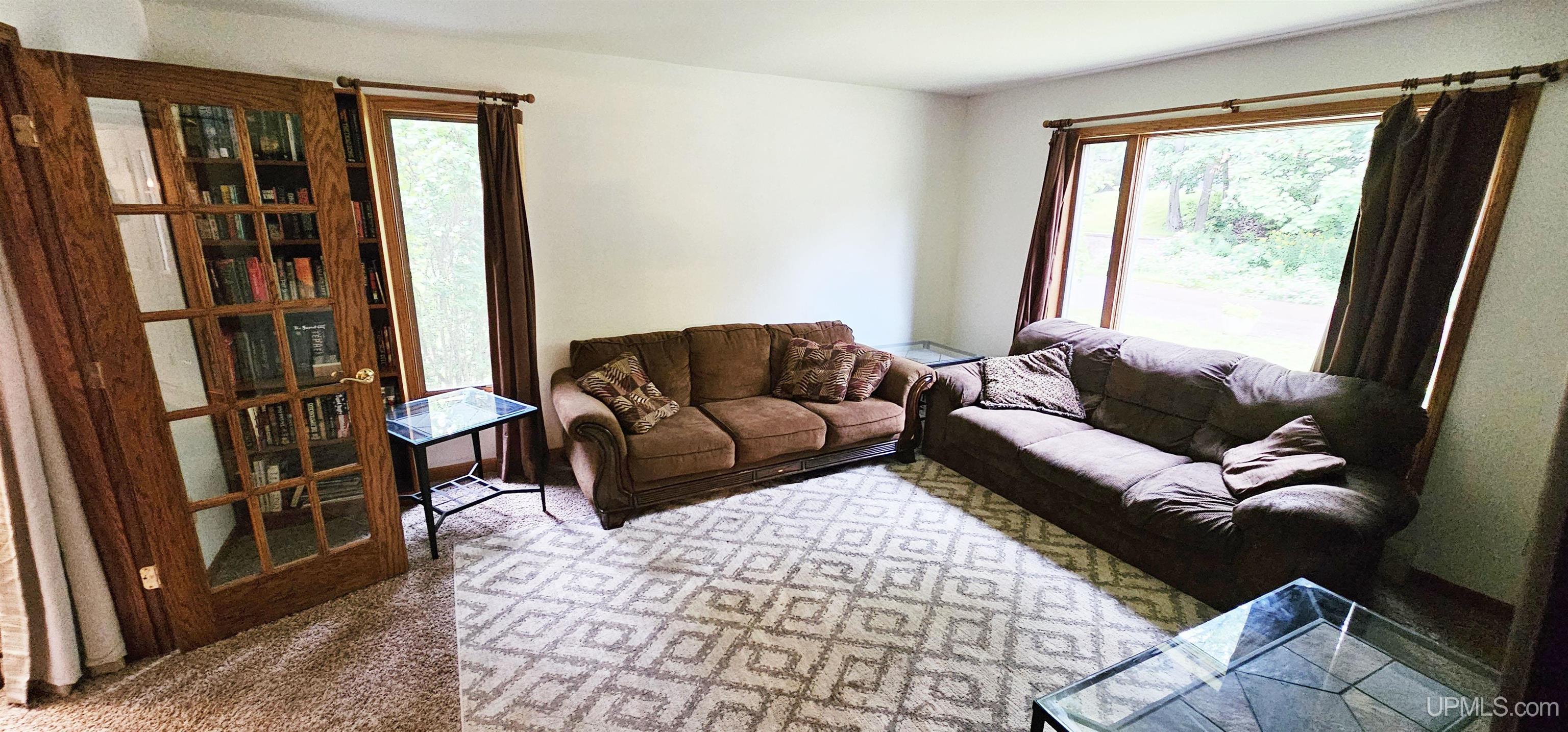 19869 Lakeview Drive Property Photo 6