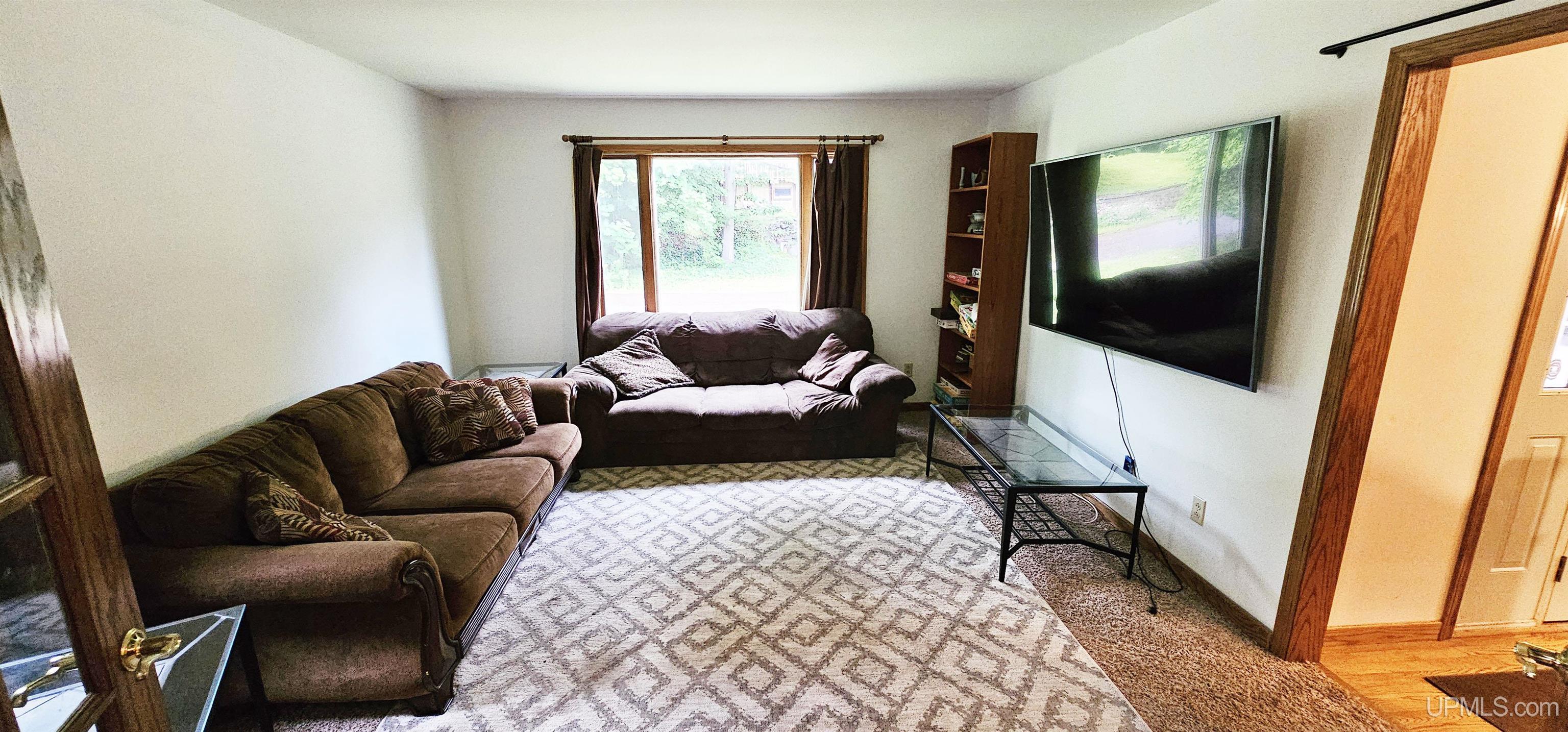19869 Lakeview Drive Property Photo 7