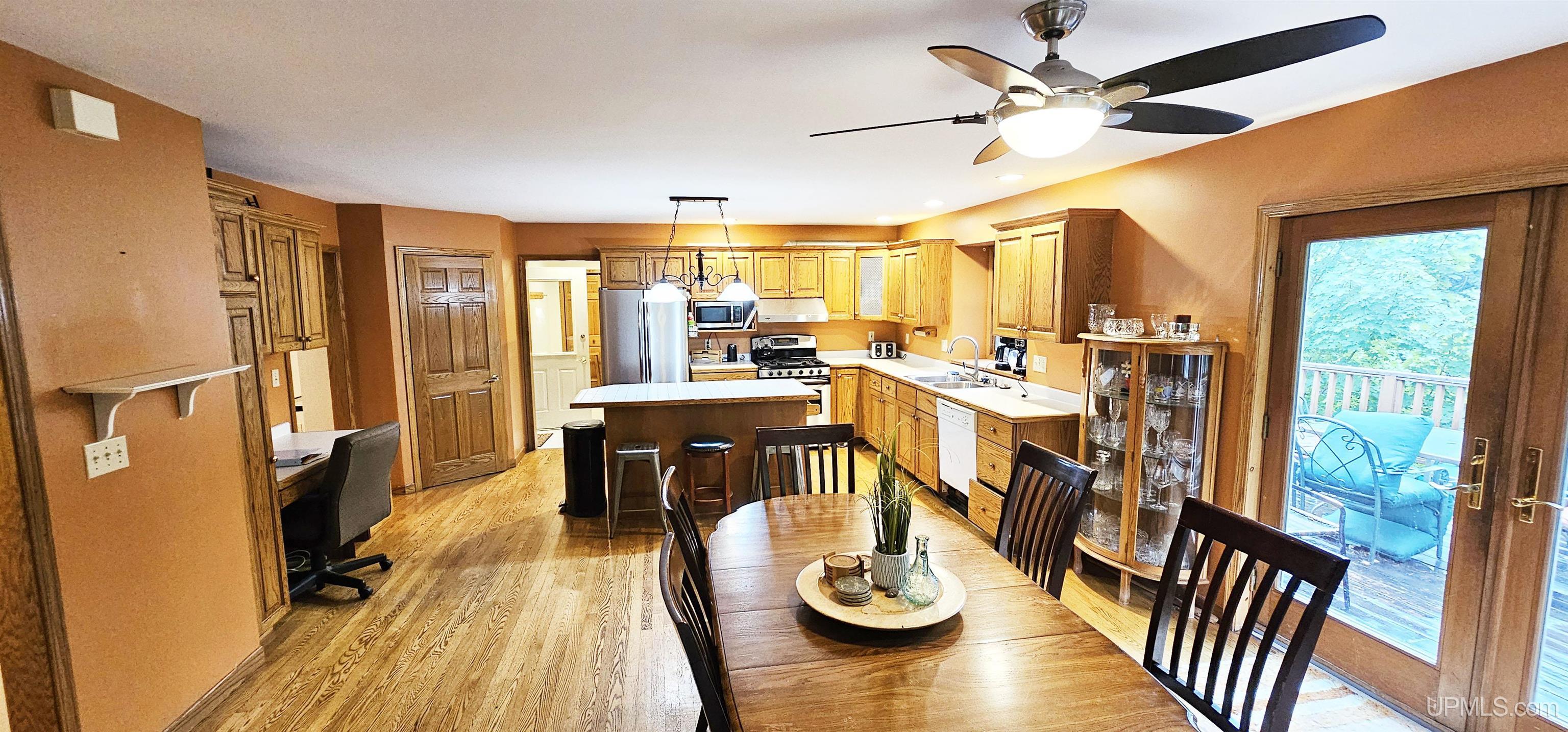 19869 Lakeview Drive Property Photo 12