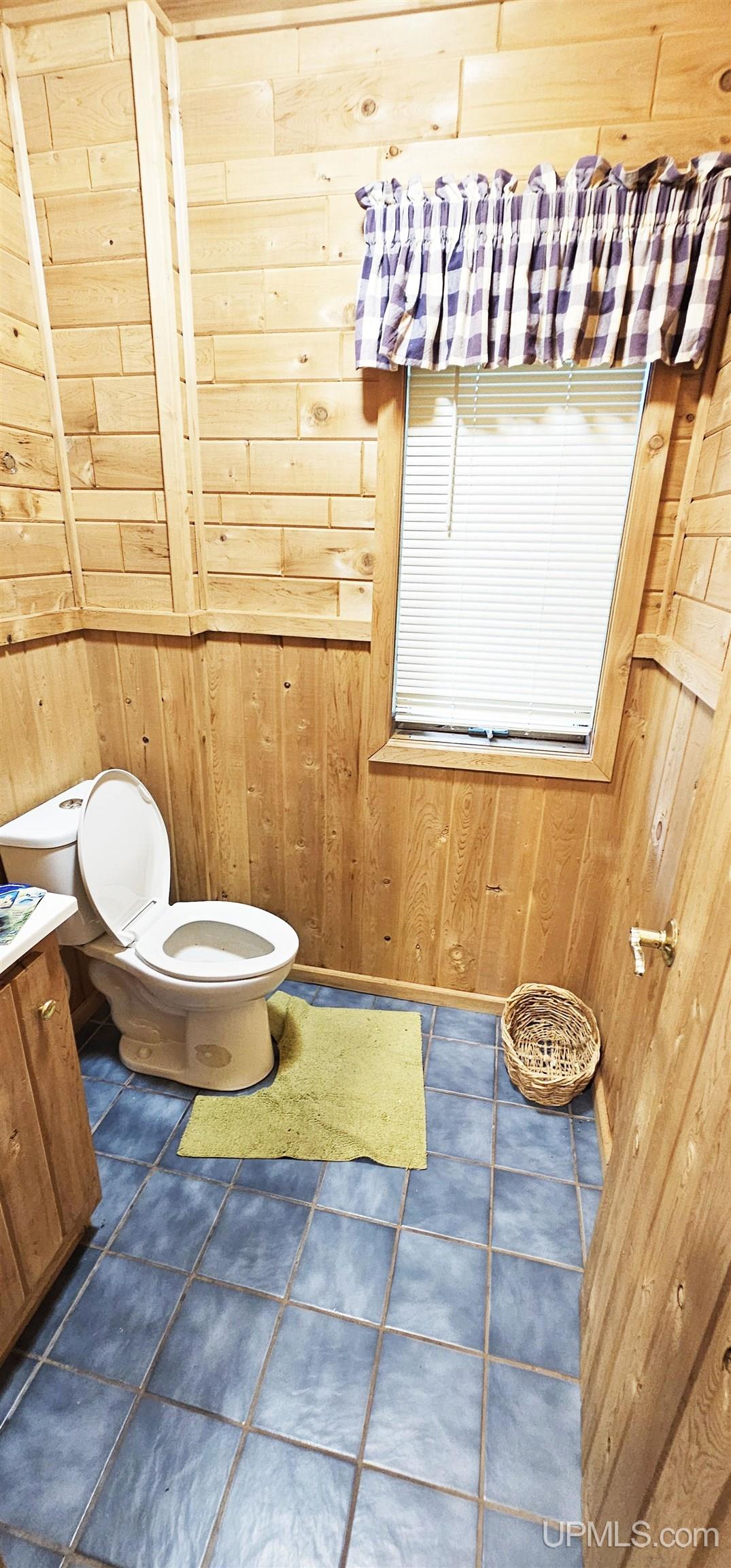 19869 Lakeview Drive Property Photo 33