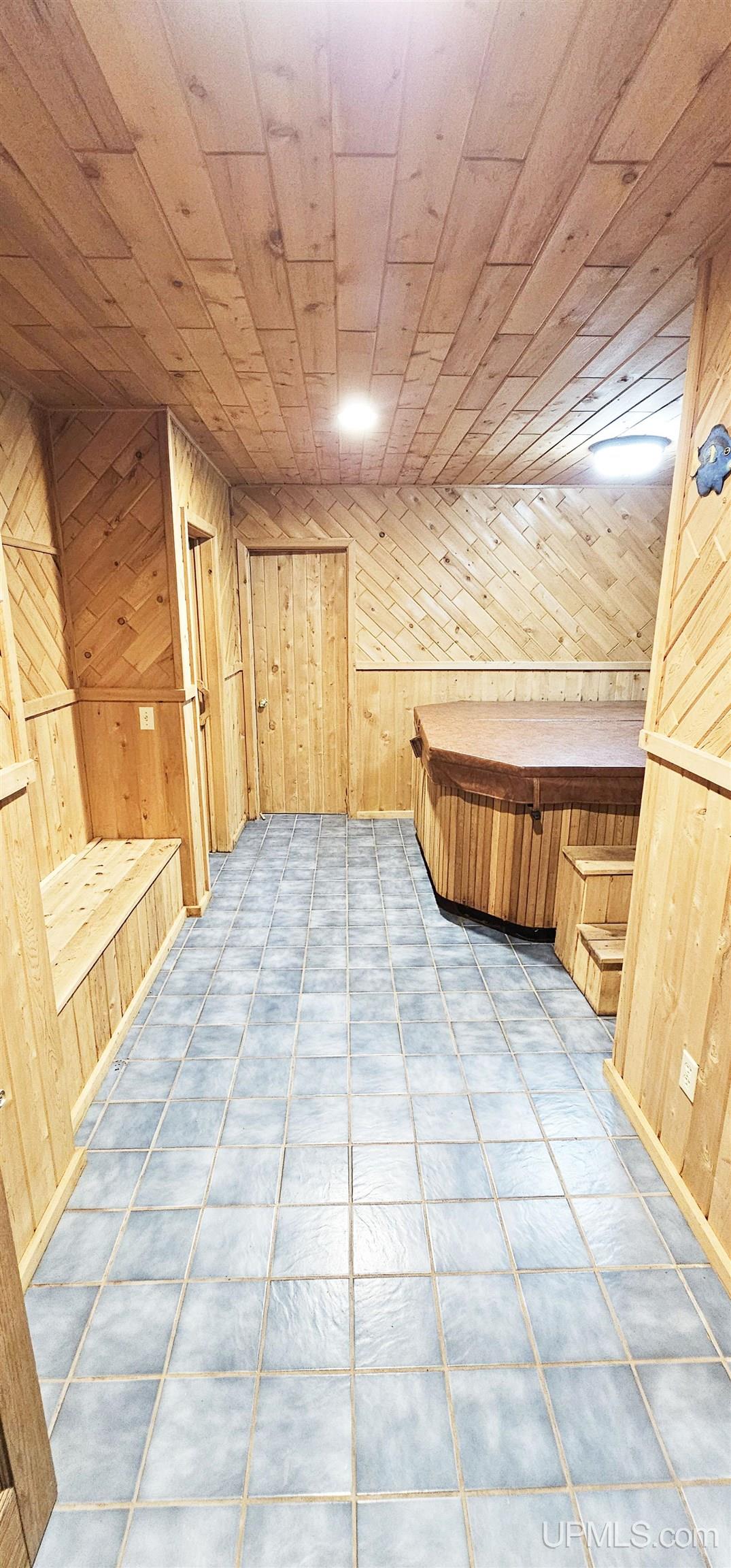 19869 Lakeview Drive Property Photo 34