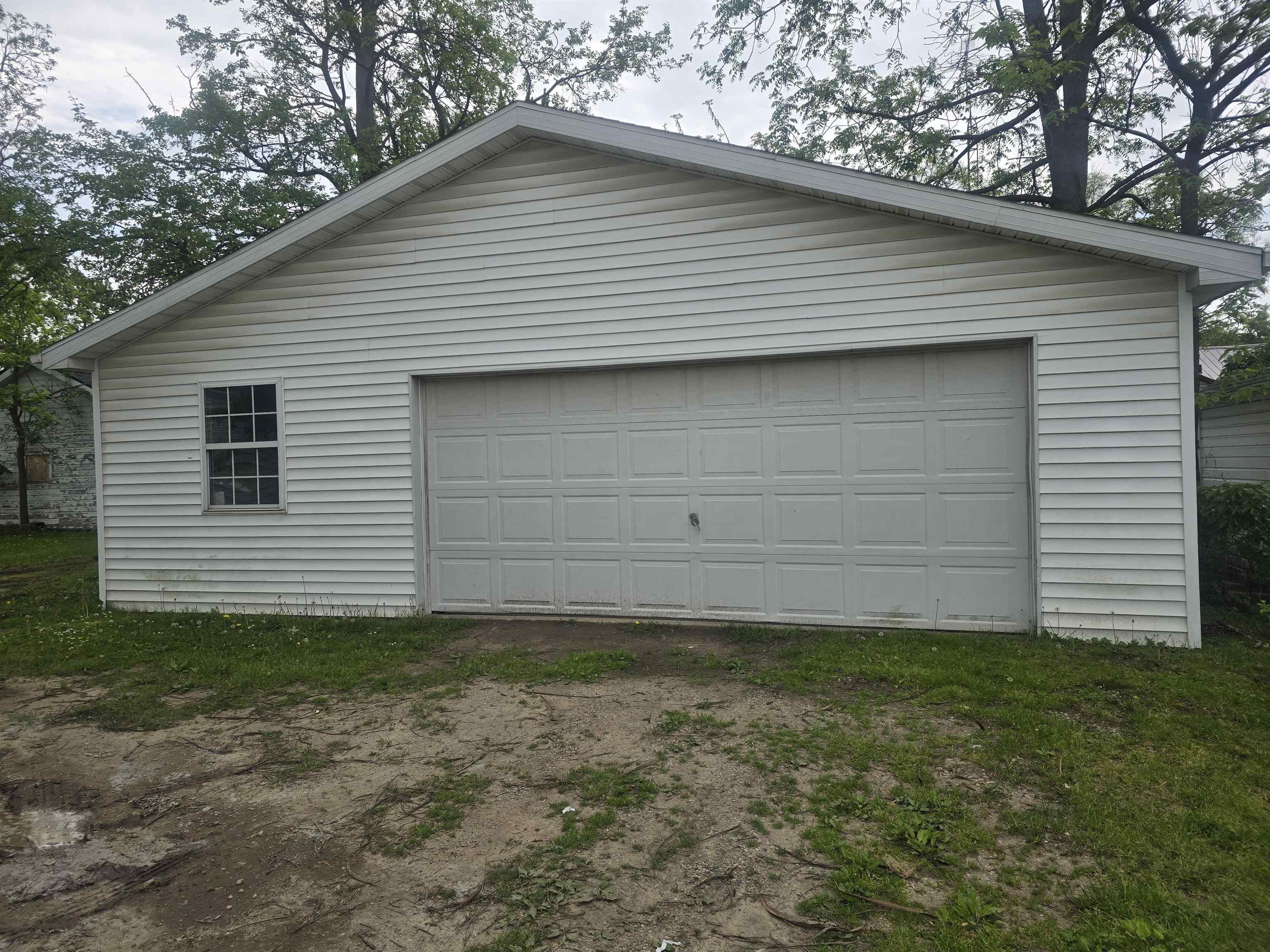 2066 E Bristol Road Property Photo 2