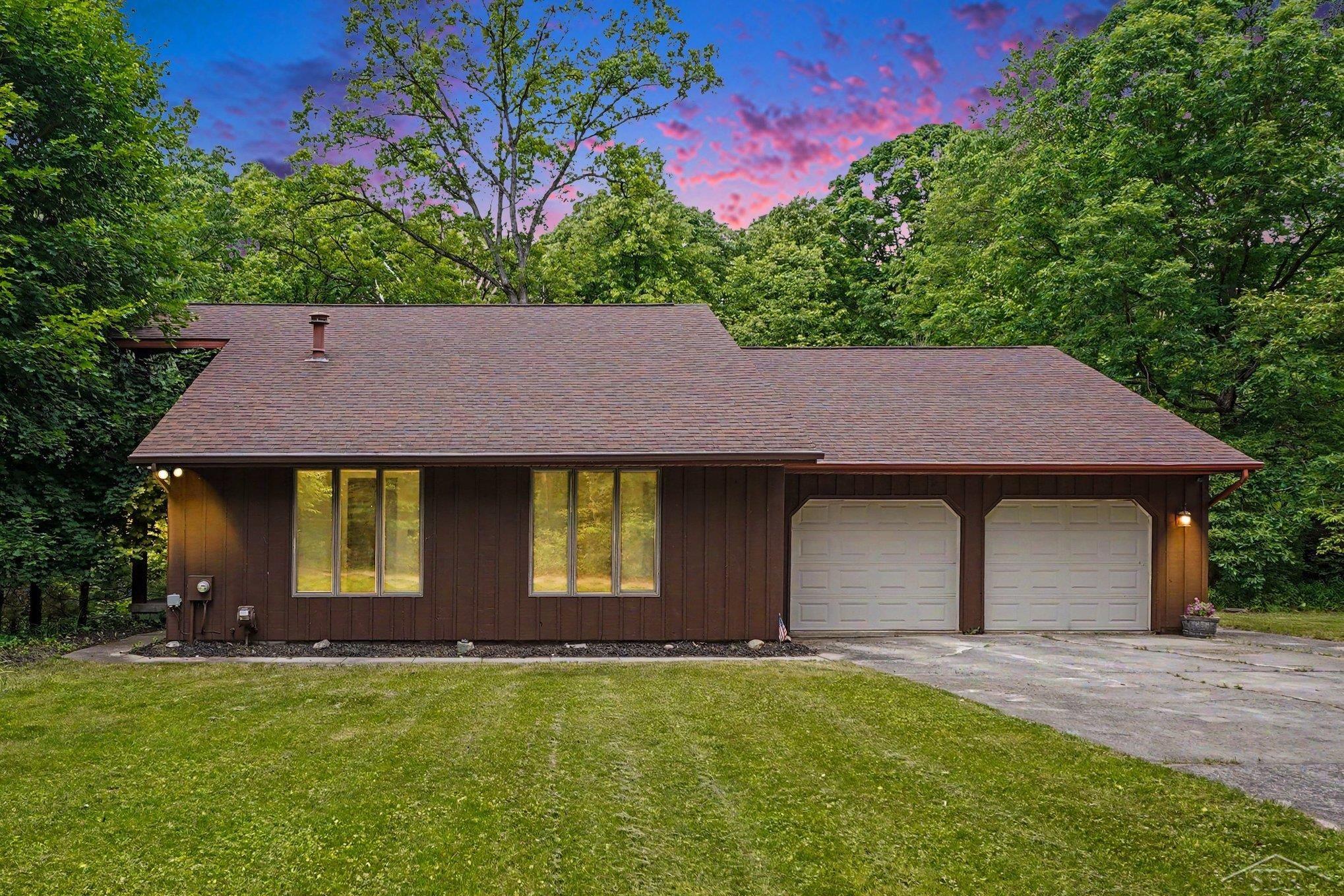 371 E Saginaw Road Property Photo 1