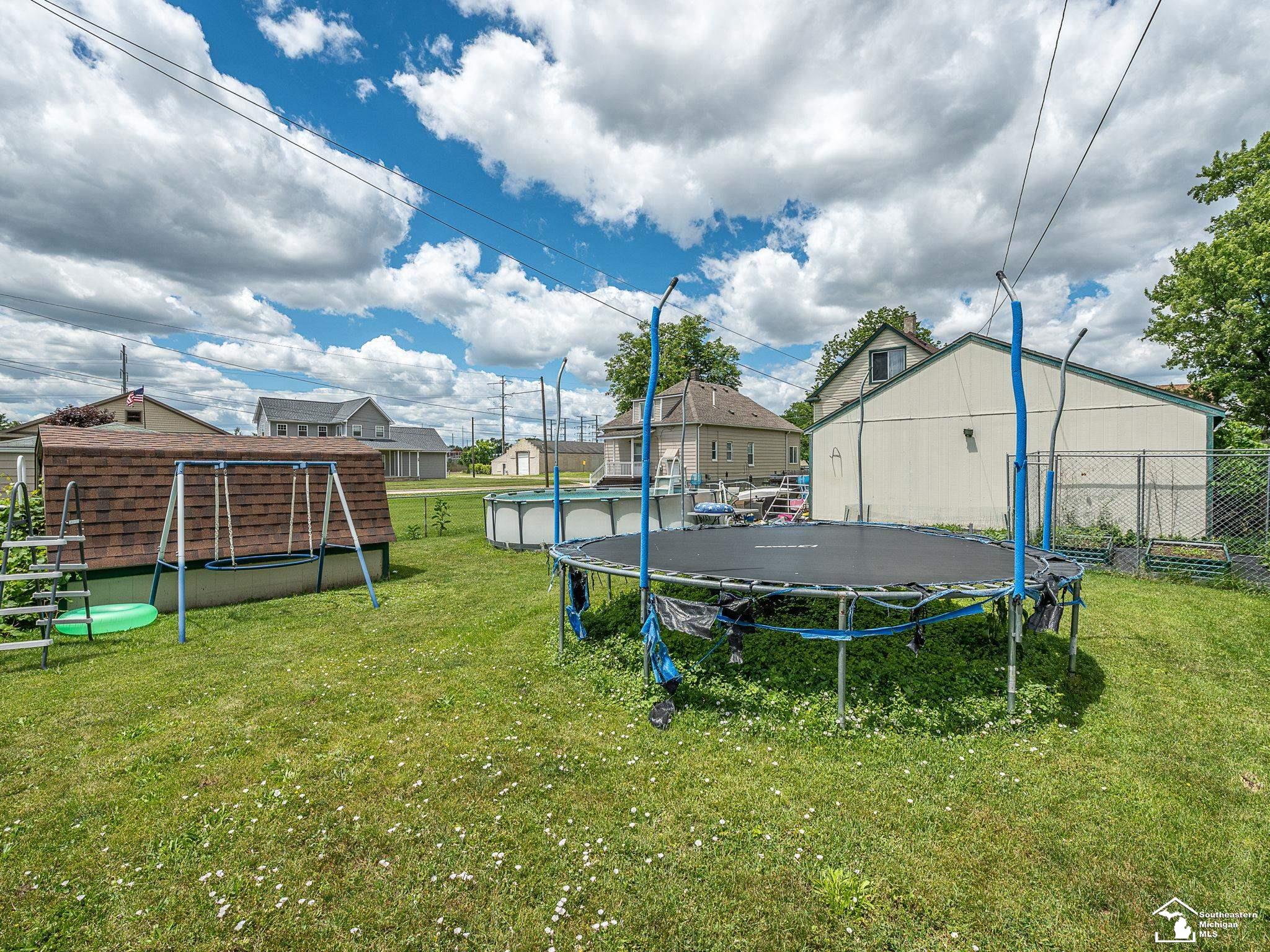857 Plum Street Property Photo 27