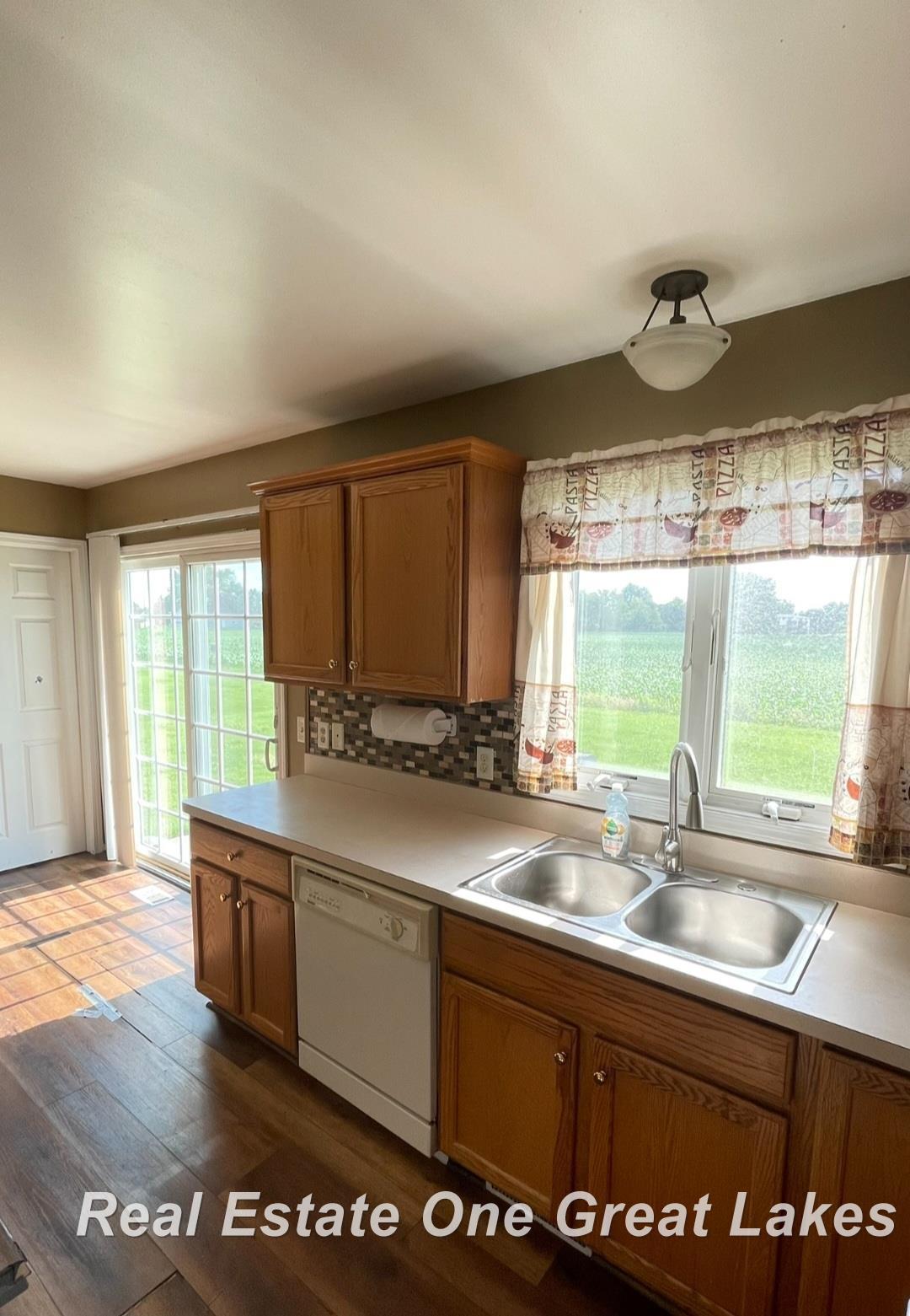 3863 Studor Drive Property Photo 8