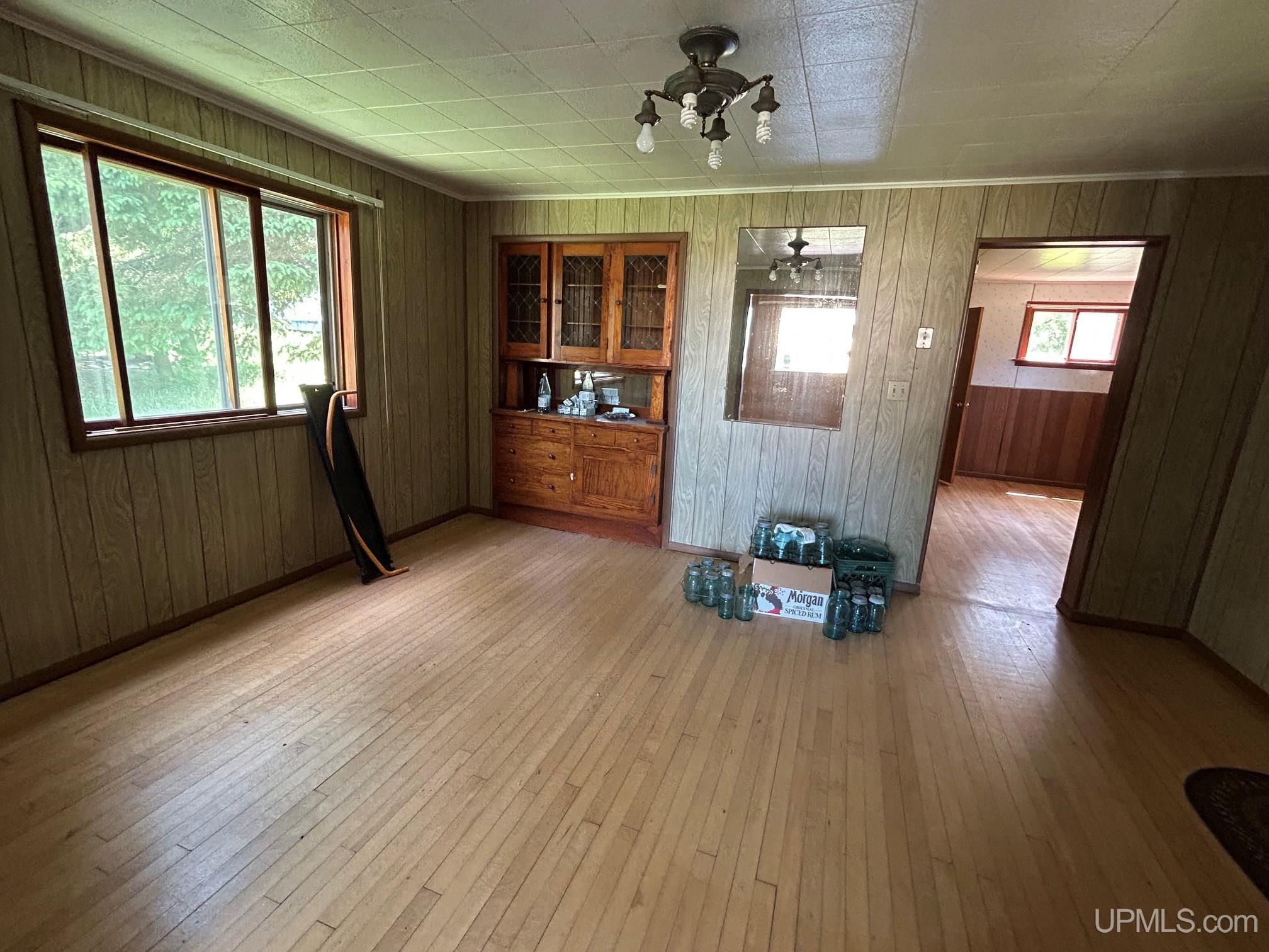 237 E Pine Street Property Photo 2