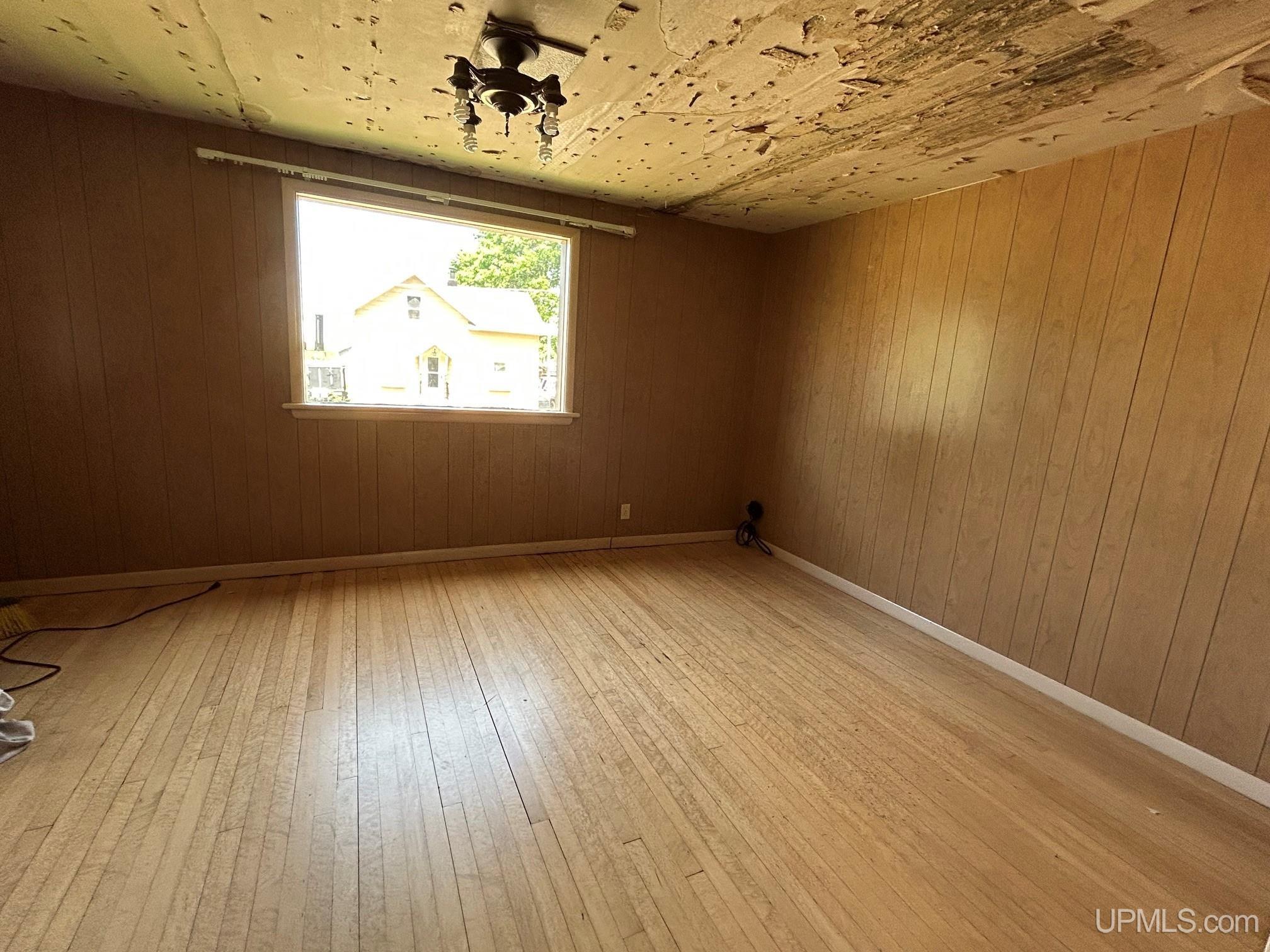 237 E Pine Street Property Photo 4