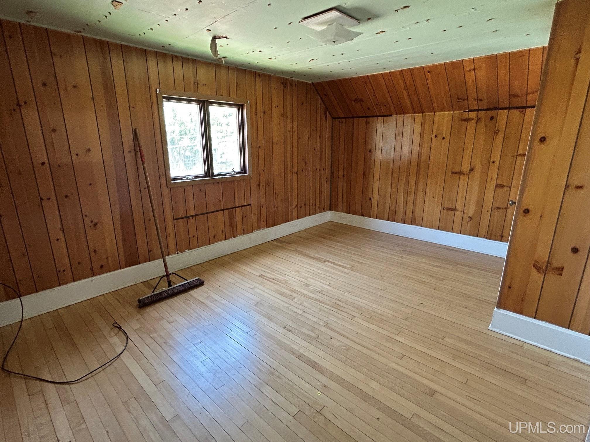 237 E Pine Street Property Photo 6