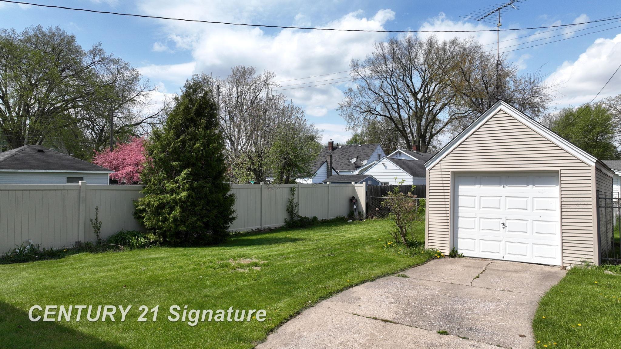 1548 Maine Street Property Photo 5