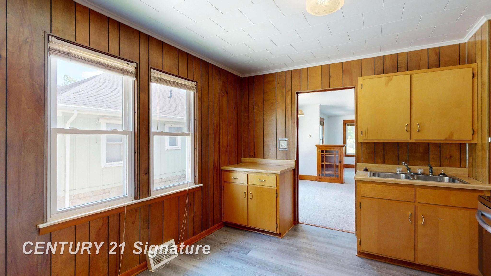 1548 Maine Street Property Photo 6