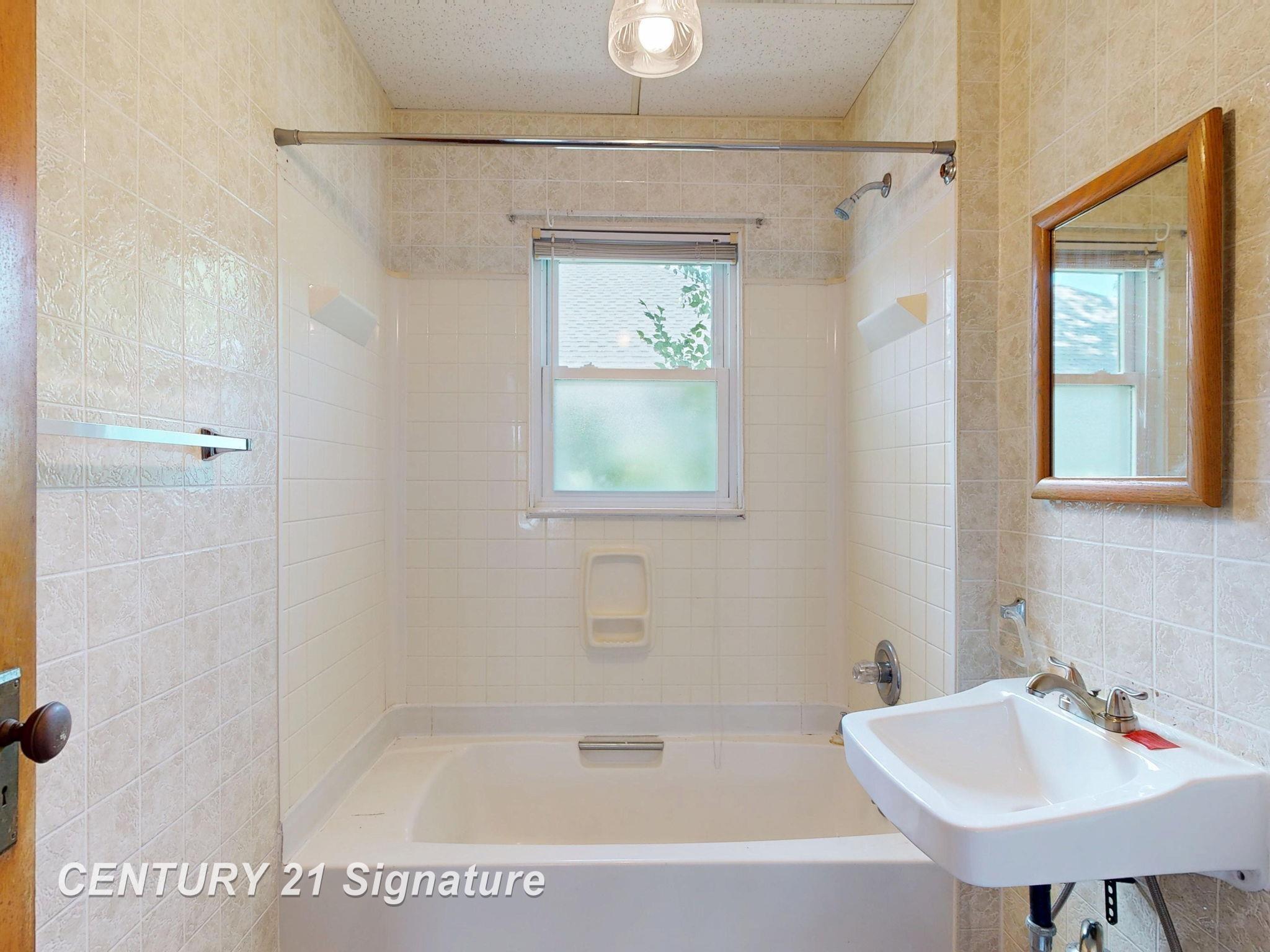 1548 Maine Street Property Photo 18