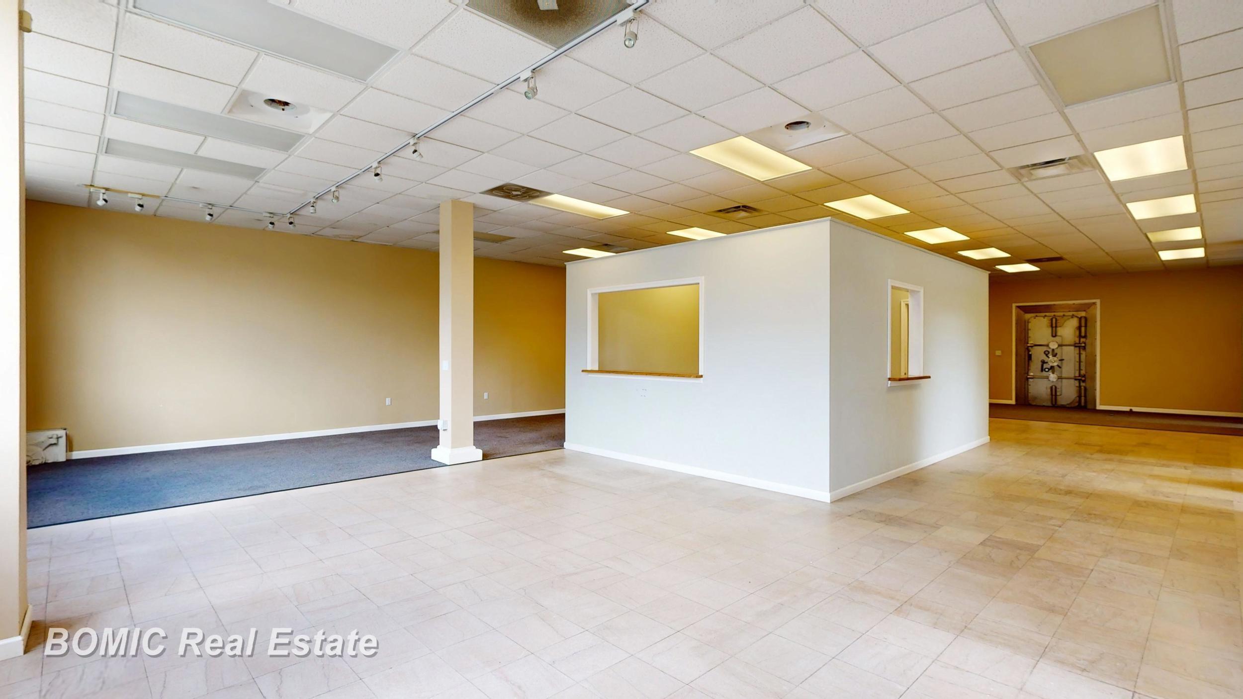 195 E Huron Avenue Property Photo 3