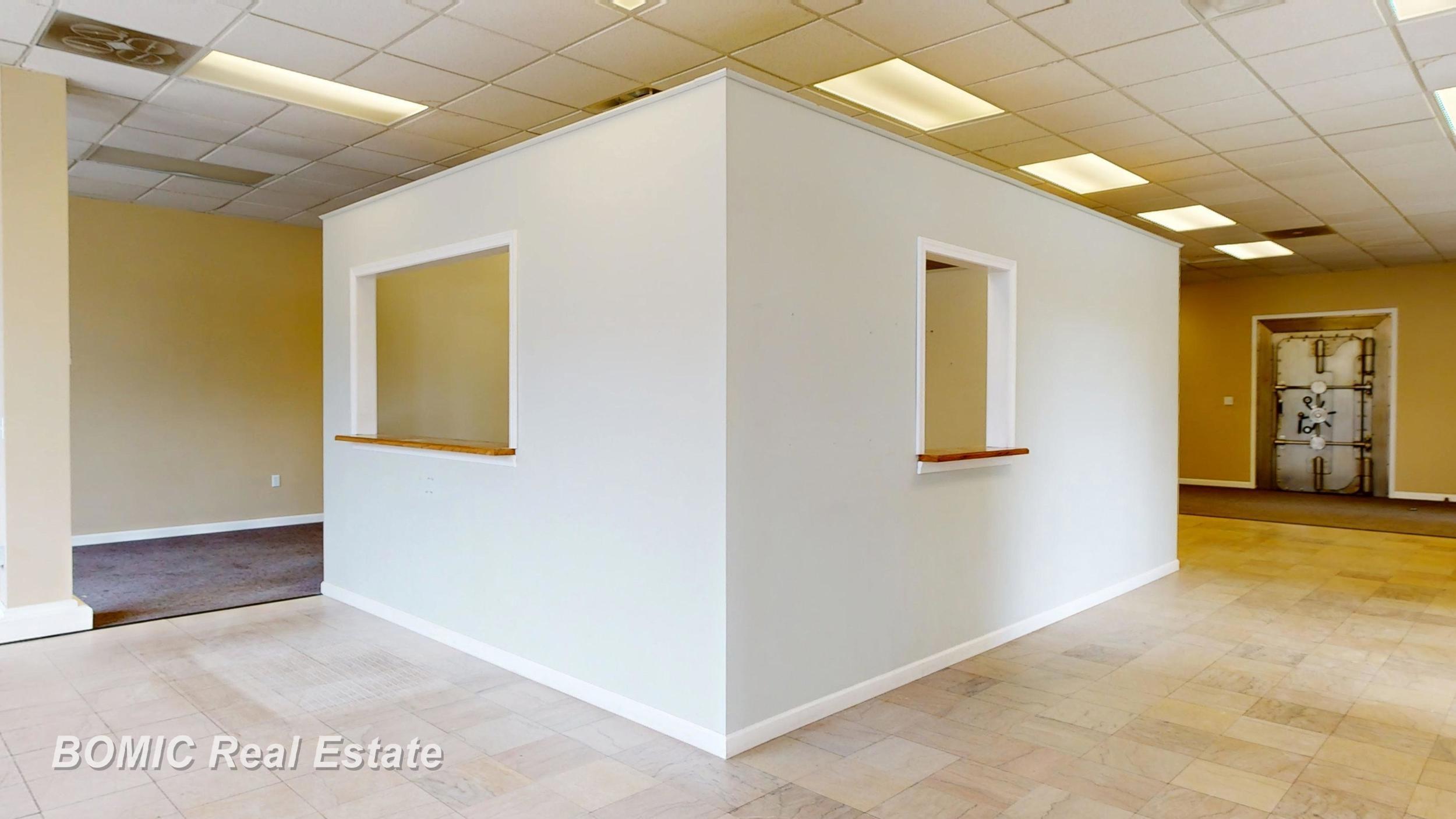 195 E Huron Avenue Property Photo 4