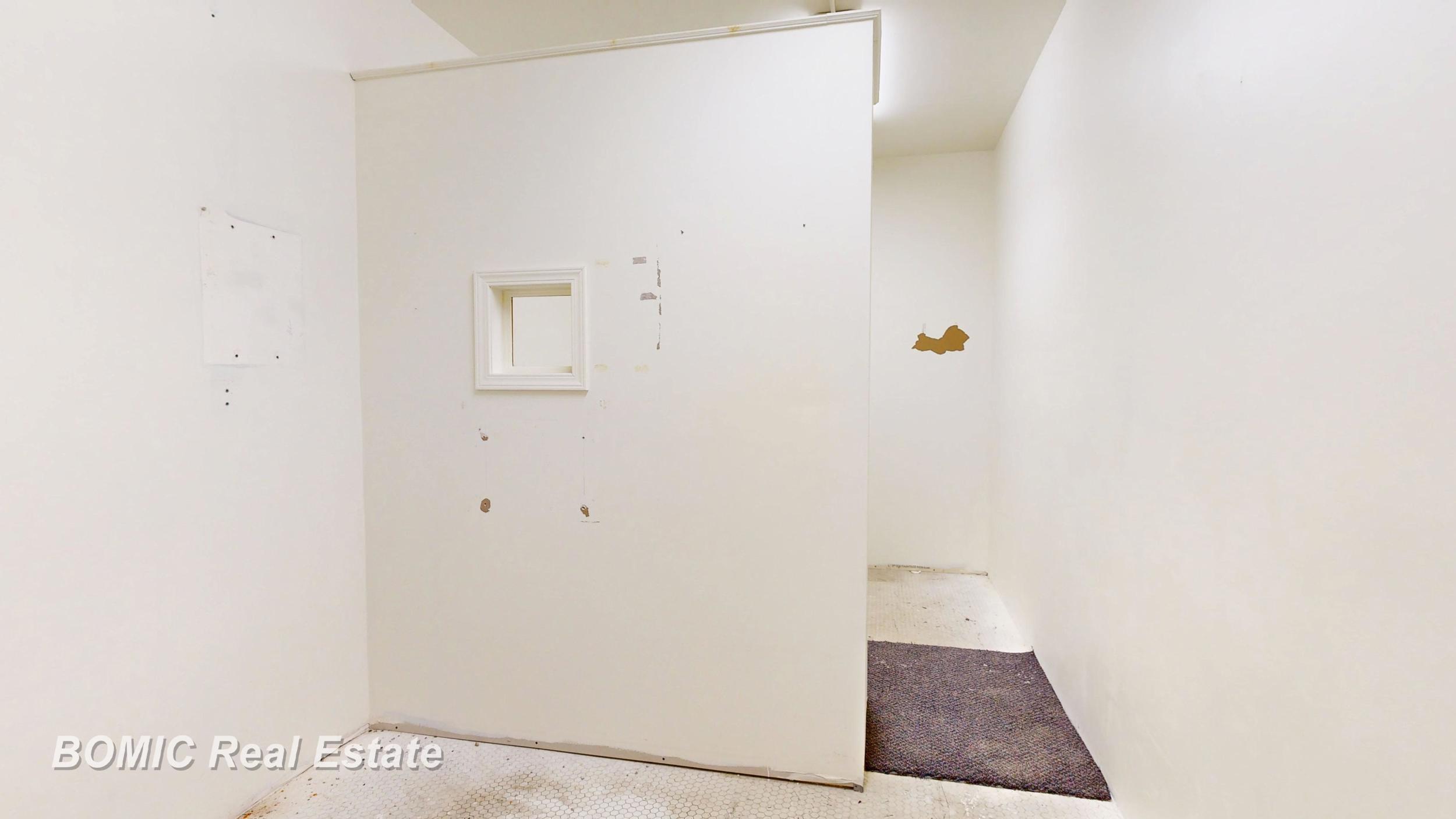 195 E Huron Avenue Property Photo 18