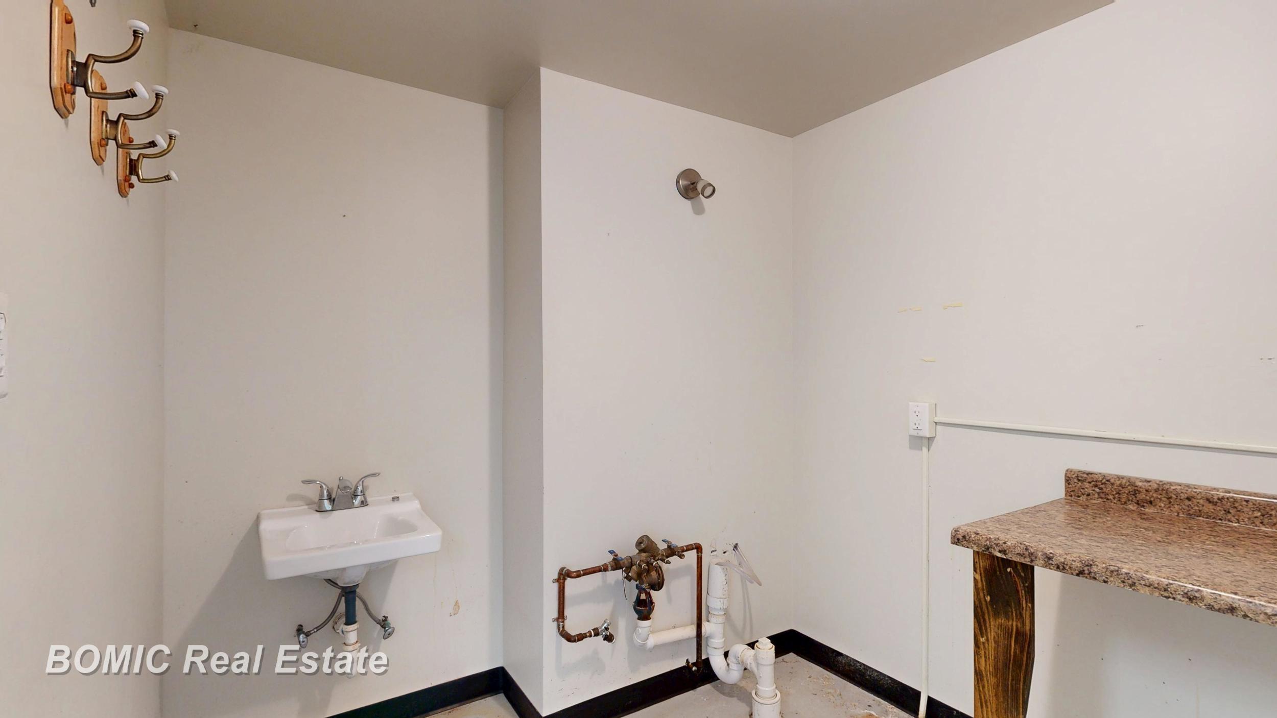195 E Huron Avenue Property Photo 20