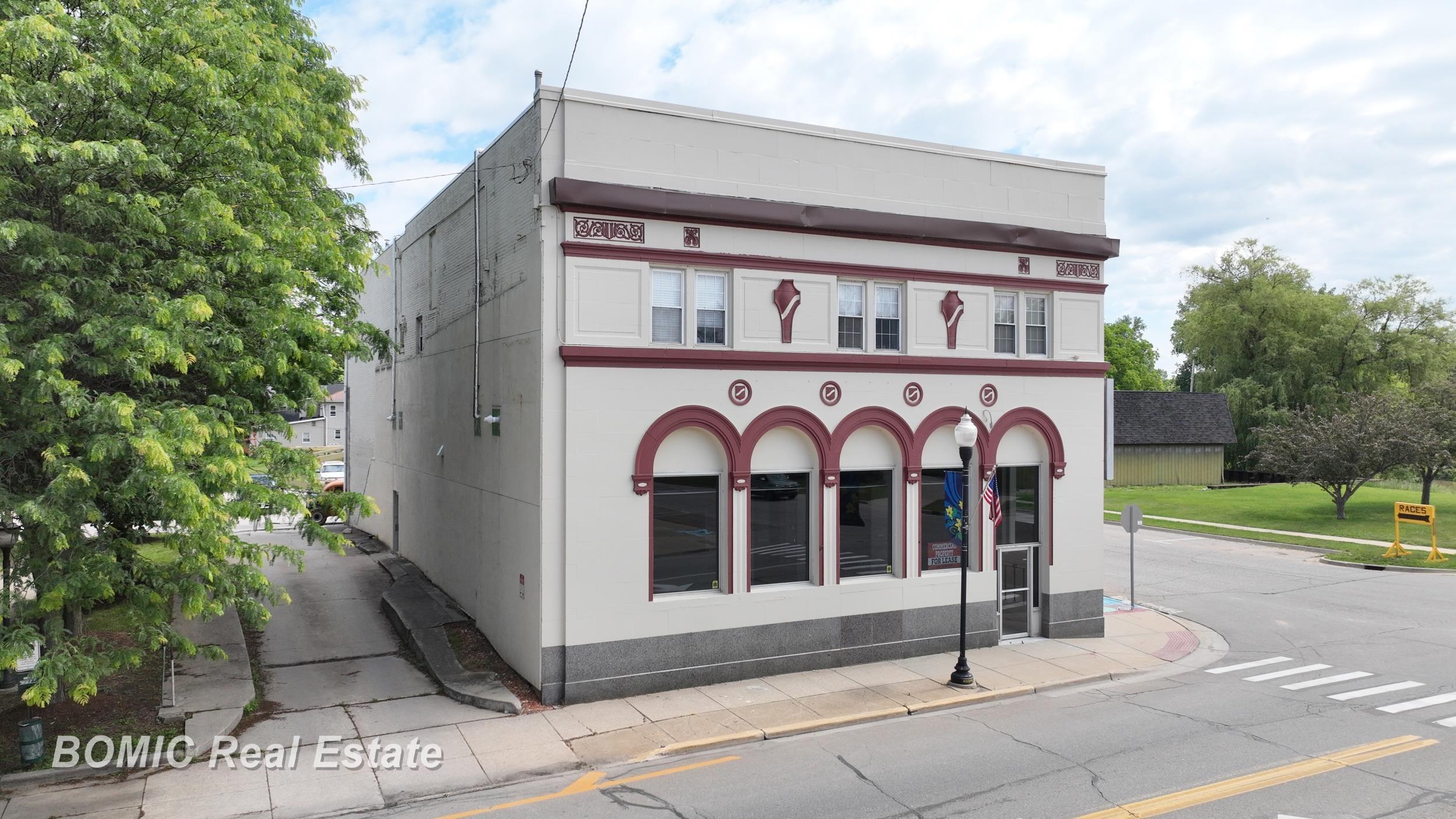195 E Huron Avenue Property Photo 25