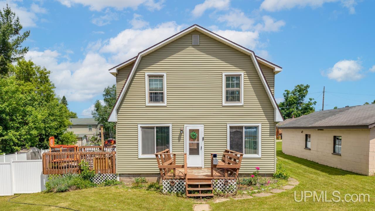 216 E Breen Avenue Property Photo 1