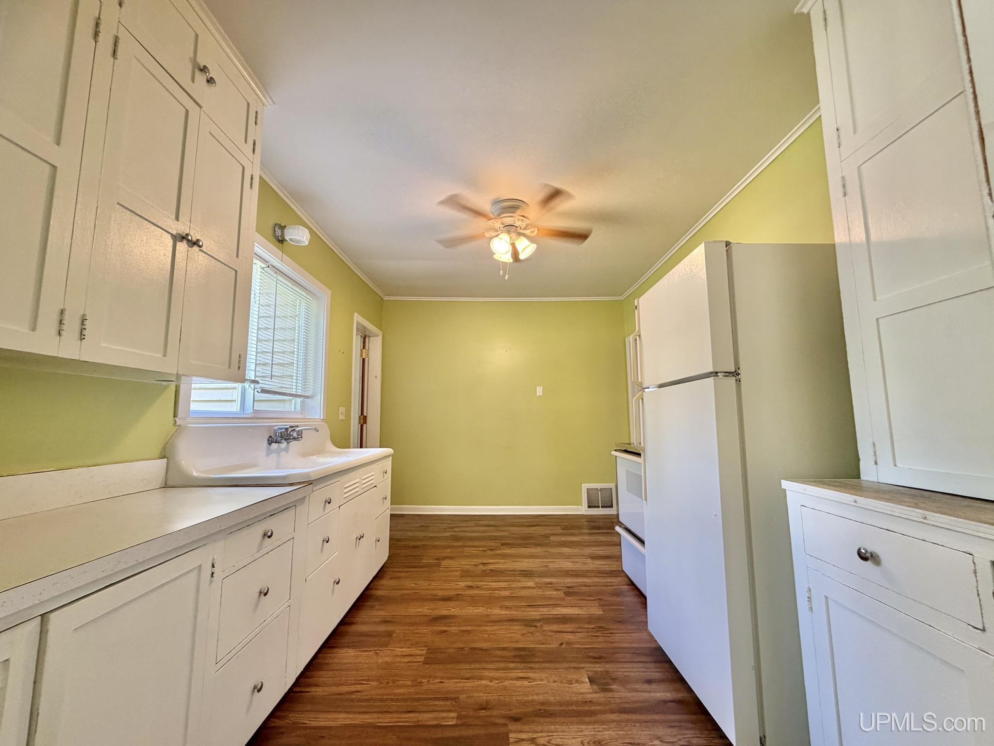 829 Edsel Street Property Photo 4