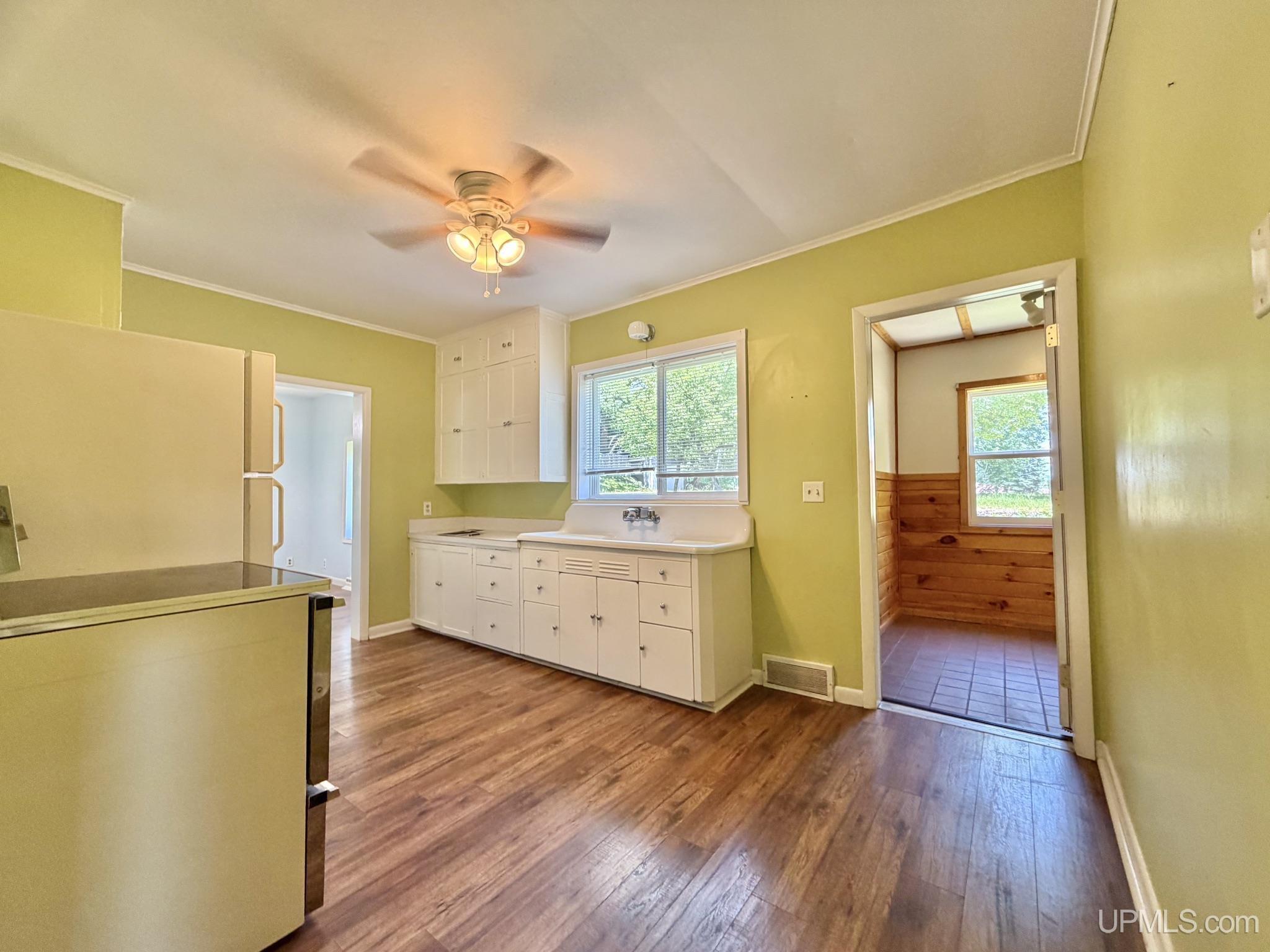 829 Edsel Street Property Photo 6
